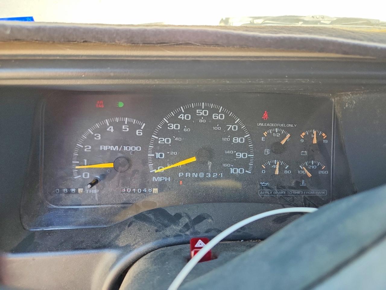 1999 Chevrolet Suburban Серый vin: 3GNFK16R0XG122984