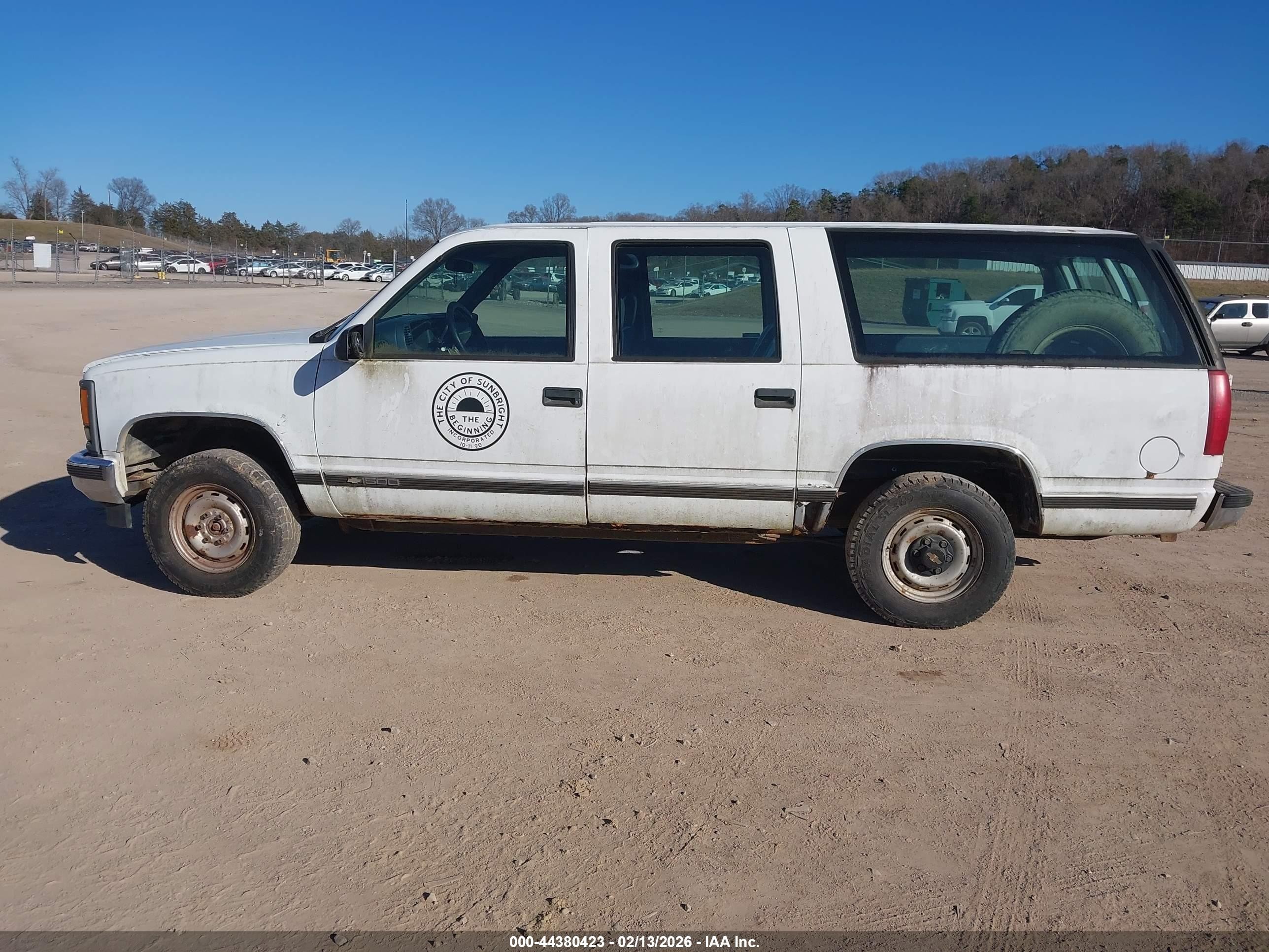 1997 Chevrolet Suburban 1500   Белый vin: 3GNFK16R1VG130749