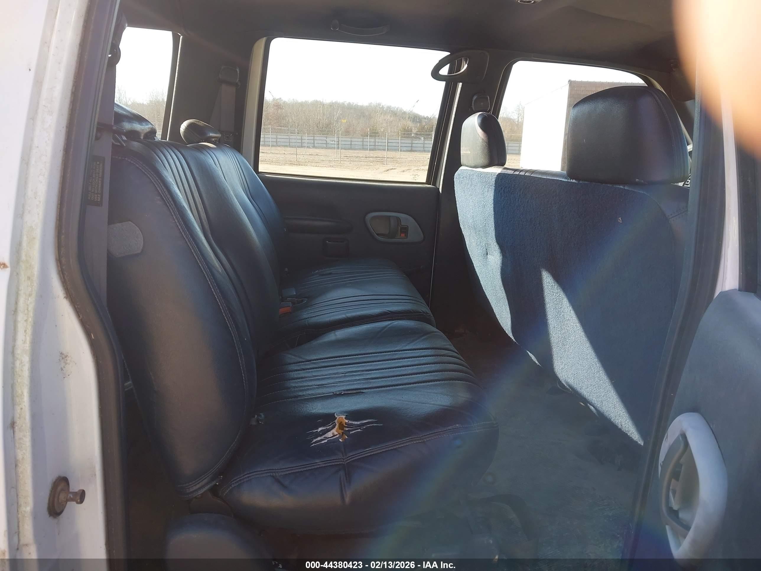 1997 Chevrolet Suburban 1500   Белый vin: 3GNFK16R1VG130749