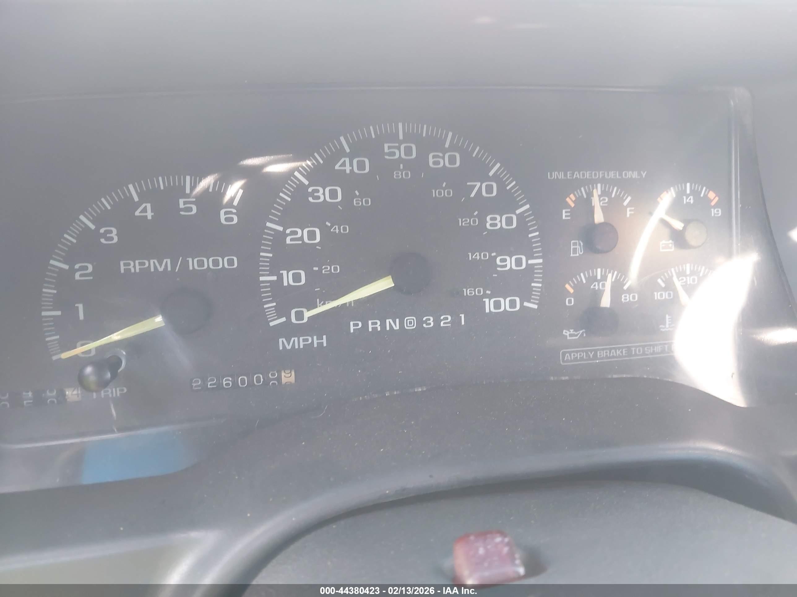 1997 Chevrolet Suburban 1500   Белый vin: 3GNFK16R1VG130749