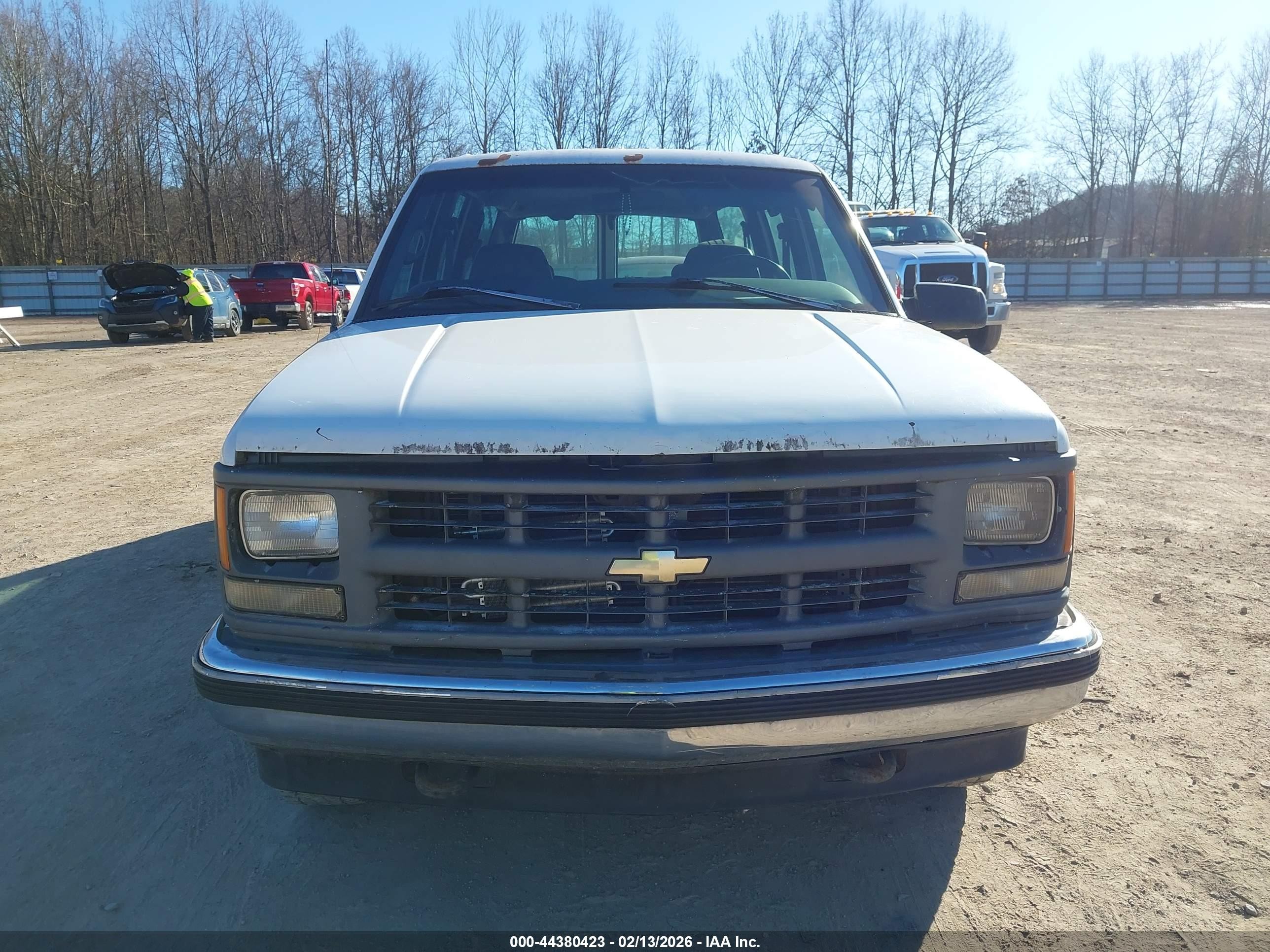 1997 Chevrolet Suburban 1500   Белый vin: 3GNFK16R1VG130749