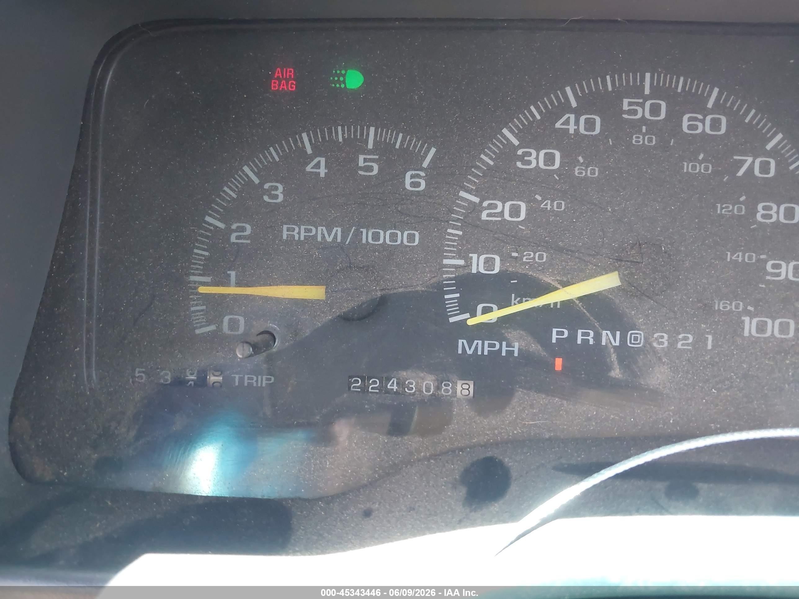 1999 Chevrolet Suburban 1500 Lt Серый vin: 3GNFK16R1XG140801