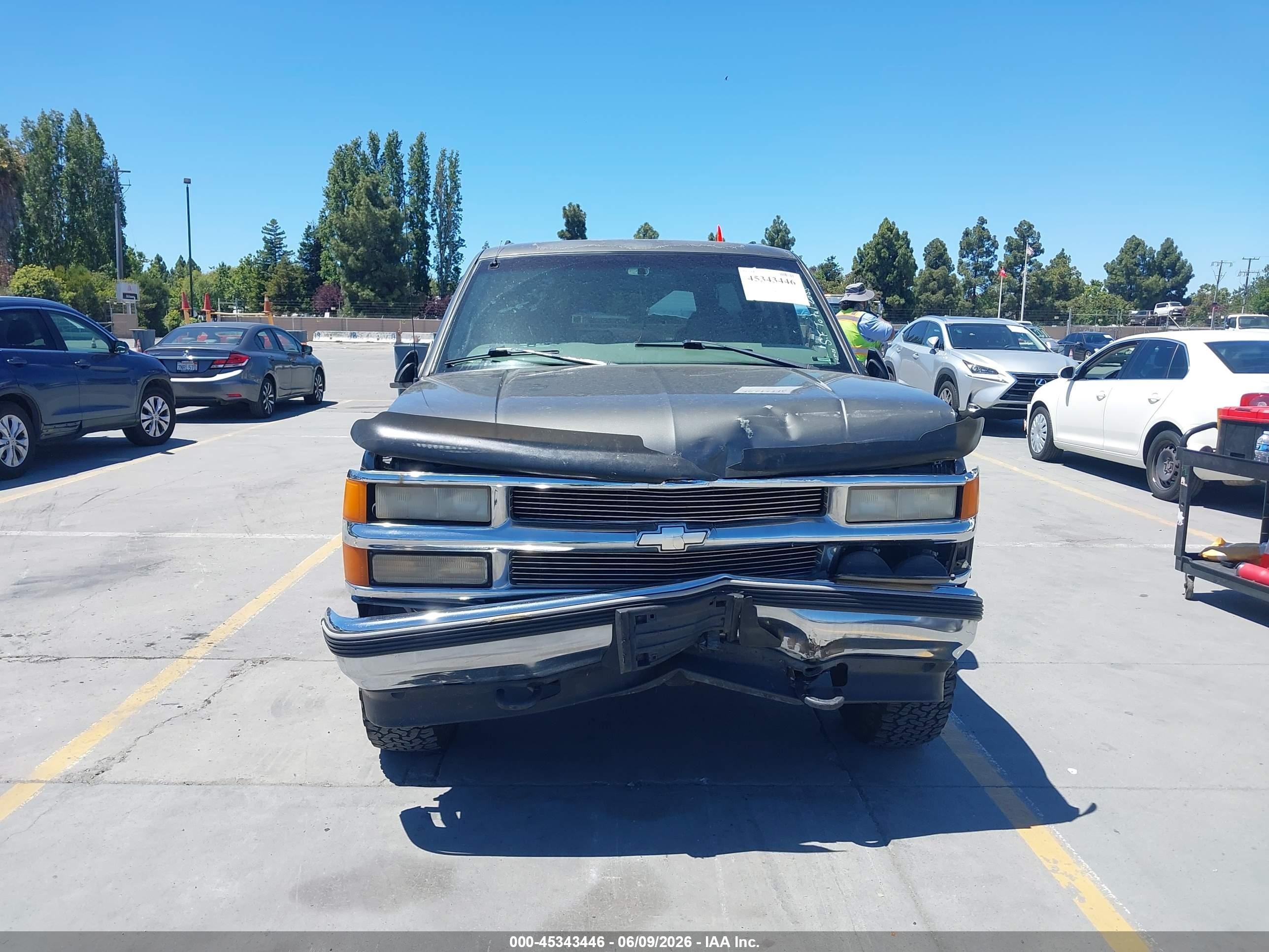 1999 Chevrolet Suburban 1500 Lt Серый vin: 3GNFK16R1XG140801
