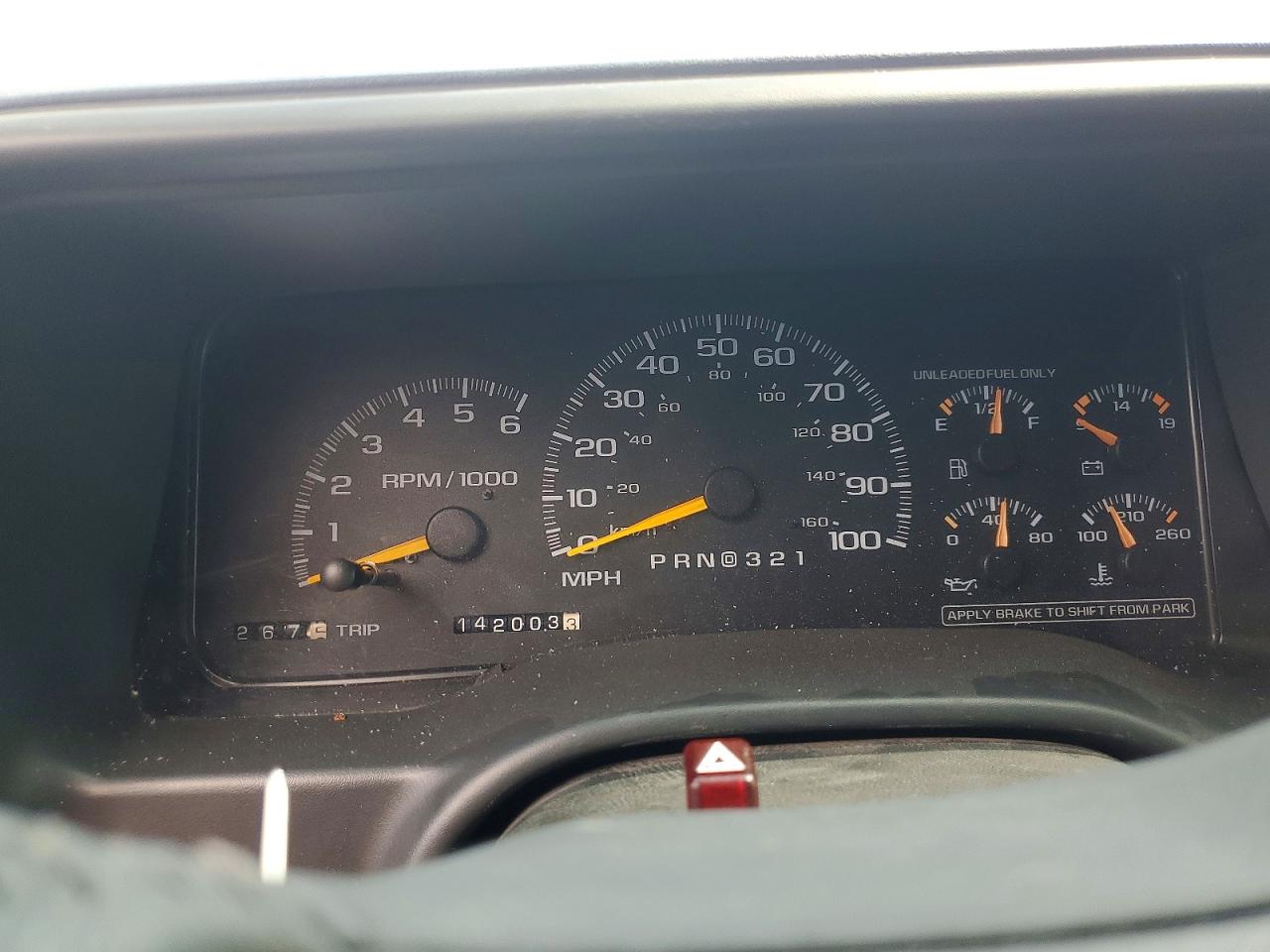 1999 Chevrolet Suburban K1500 White vin: 3GNFK16R1XG264230