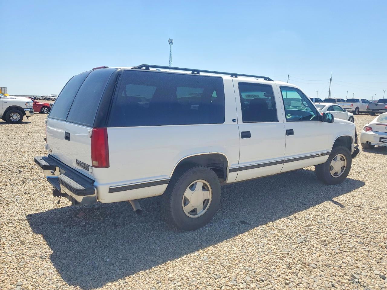 1999 Chevrolet Suburban K1500 White vin: 3GNFK16R1XG264230