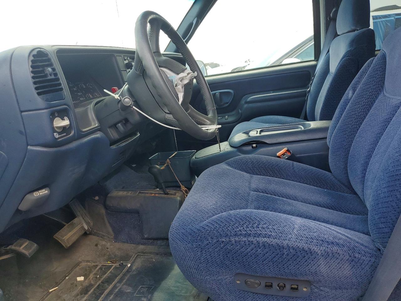 1999 Chevrolet Suburban K1500 White vin: 3GNFK16R1XG264230