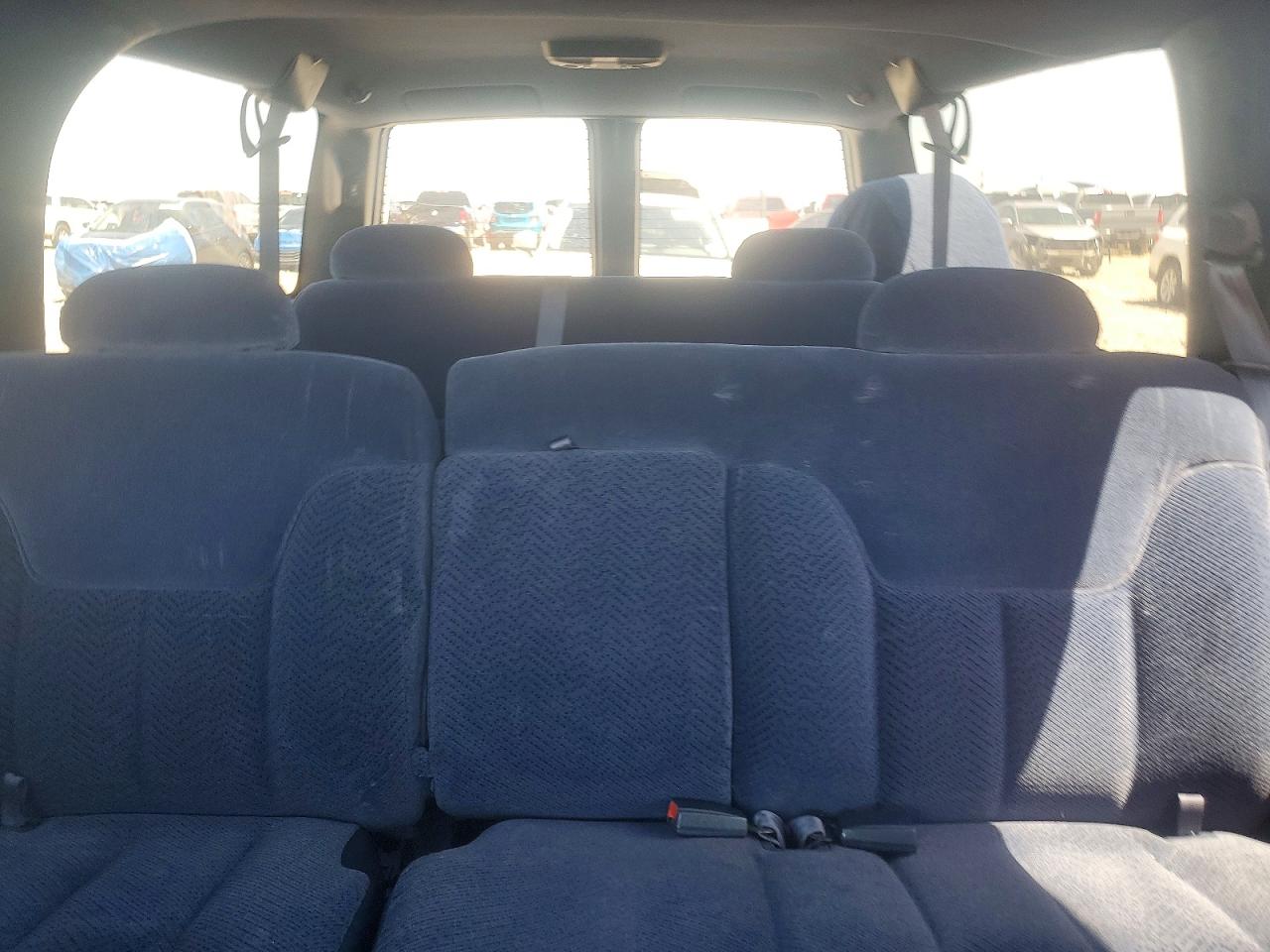 1999 Chevrolet Suburban K1500 White vin: 3GNFK16R1XG264230