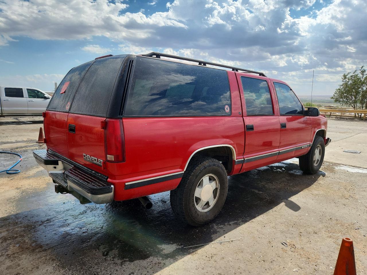 1997 Chevrolet Suburban K1500 Красный vin: 3GNFK16R2VG123003