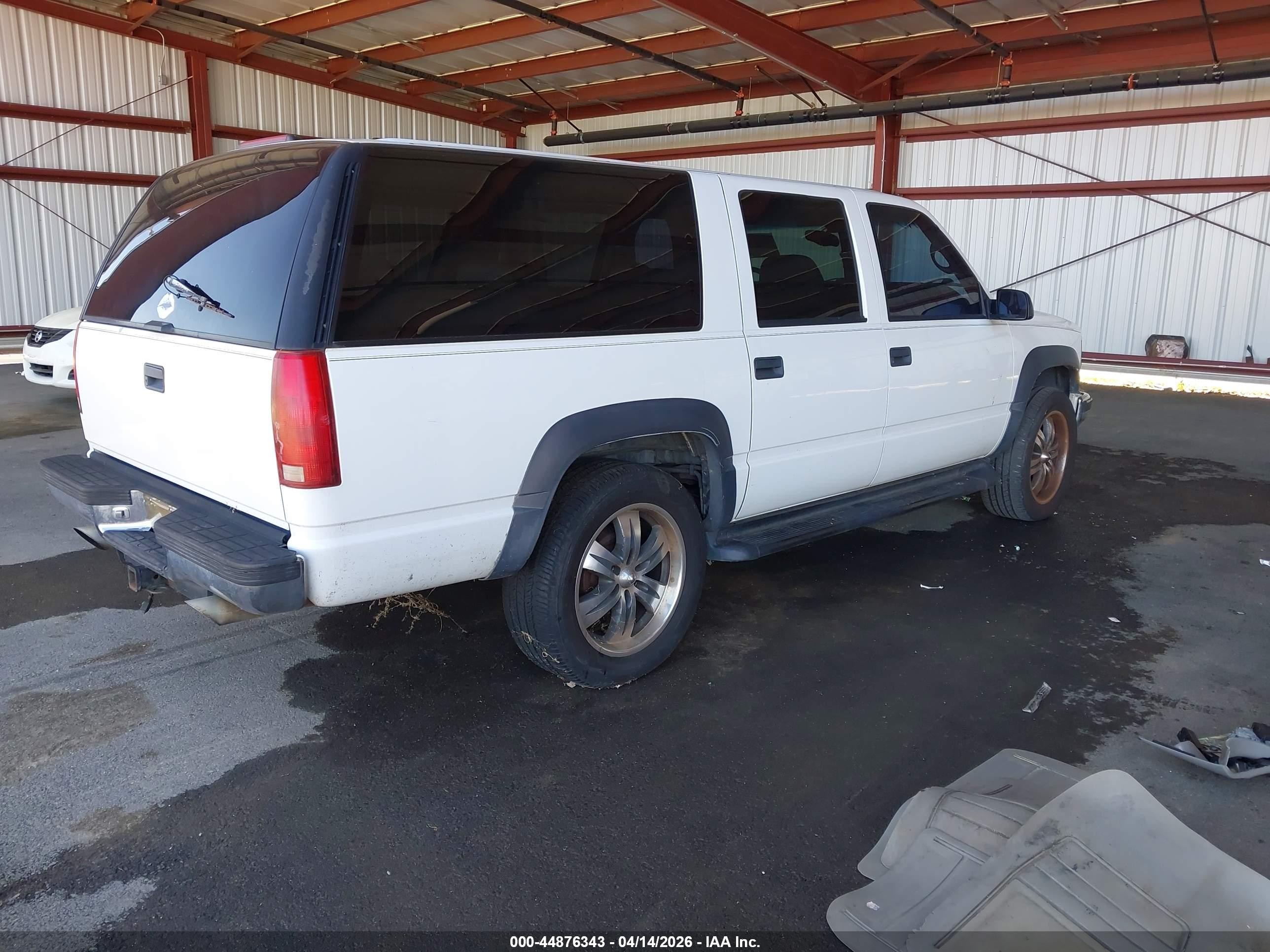 1997 Chevrolet Suburban 1500 White vin: 3GNFK16R2VG177966