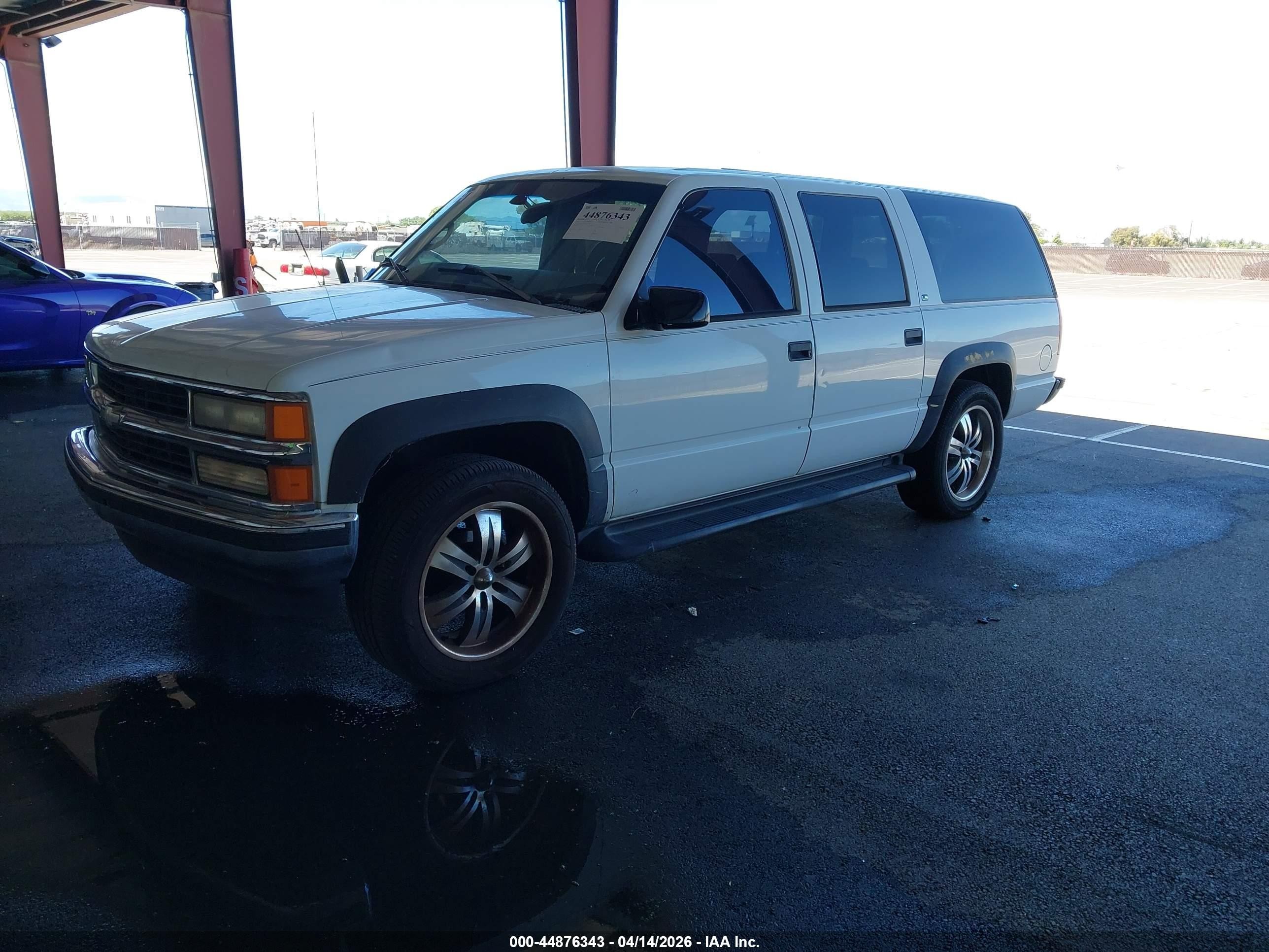 1997 Chevrolet Suburban 1500 White vin: 3GNFK16R2VG177966