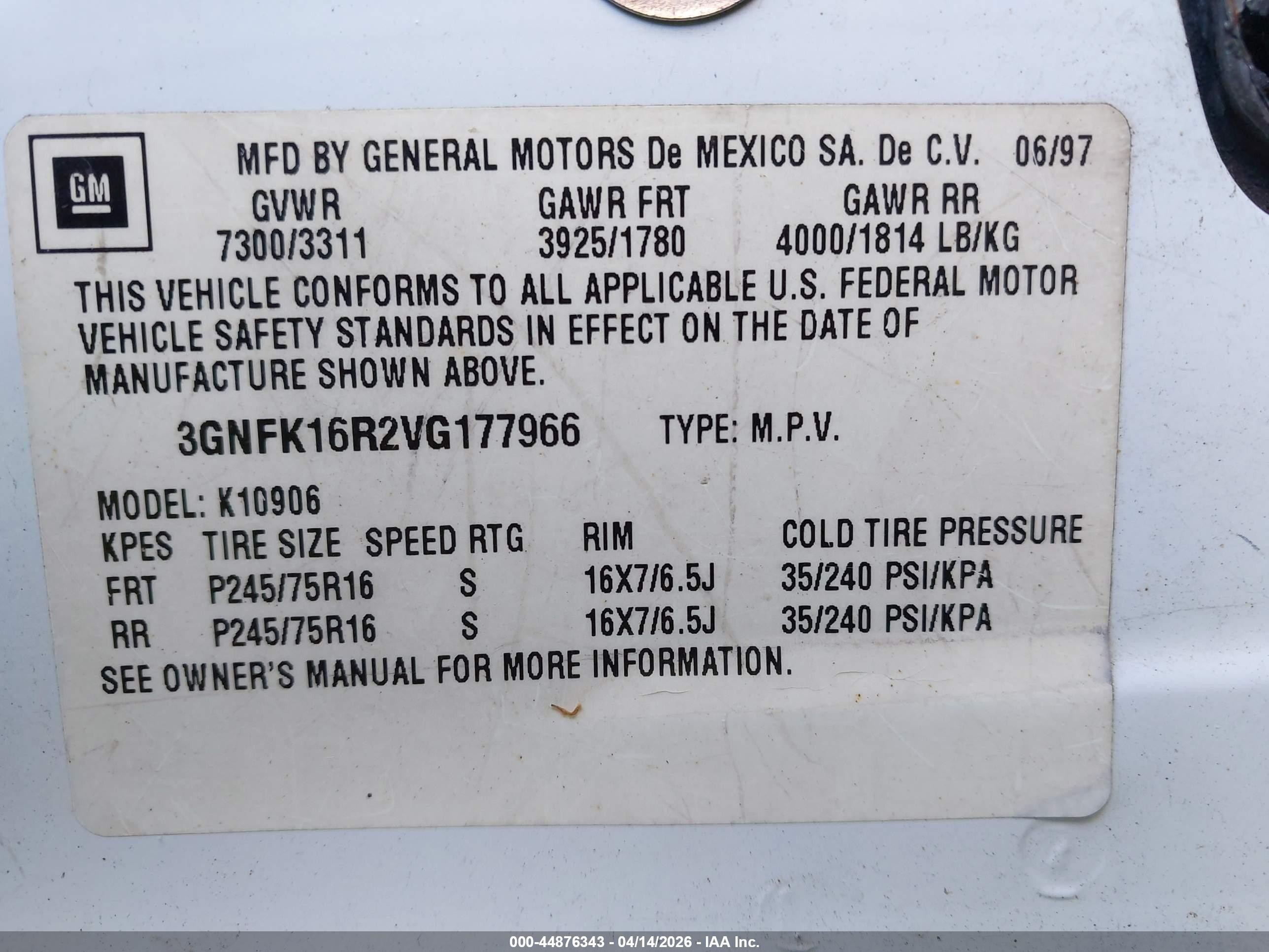 1997 Chevrolet Suburban 1500 White vin: 3GNFK16R2VG177966
