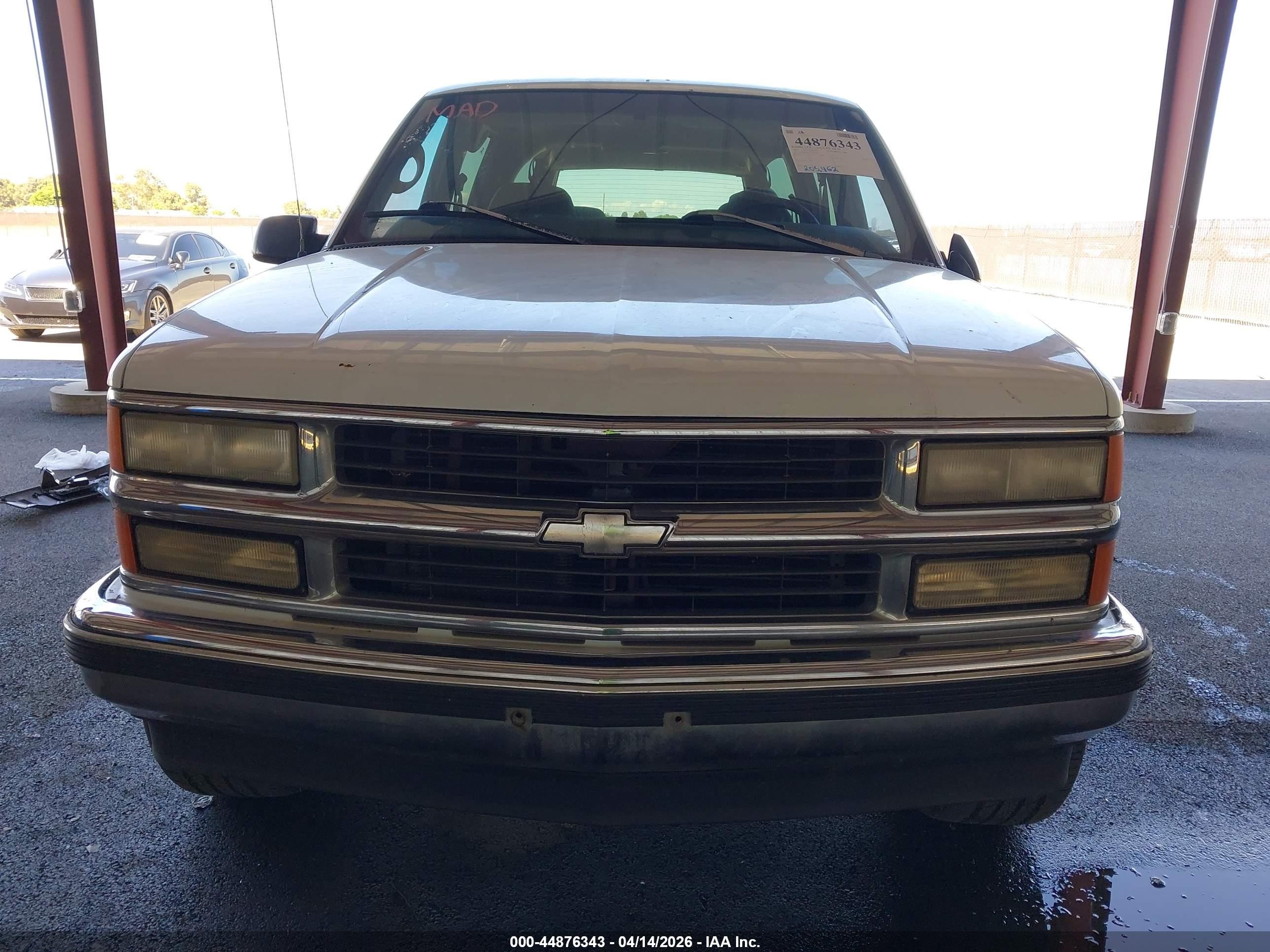 1997 Chevrolet Suburban 1500 White vin: 3GNFK16R2VG177966