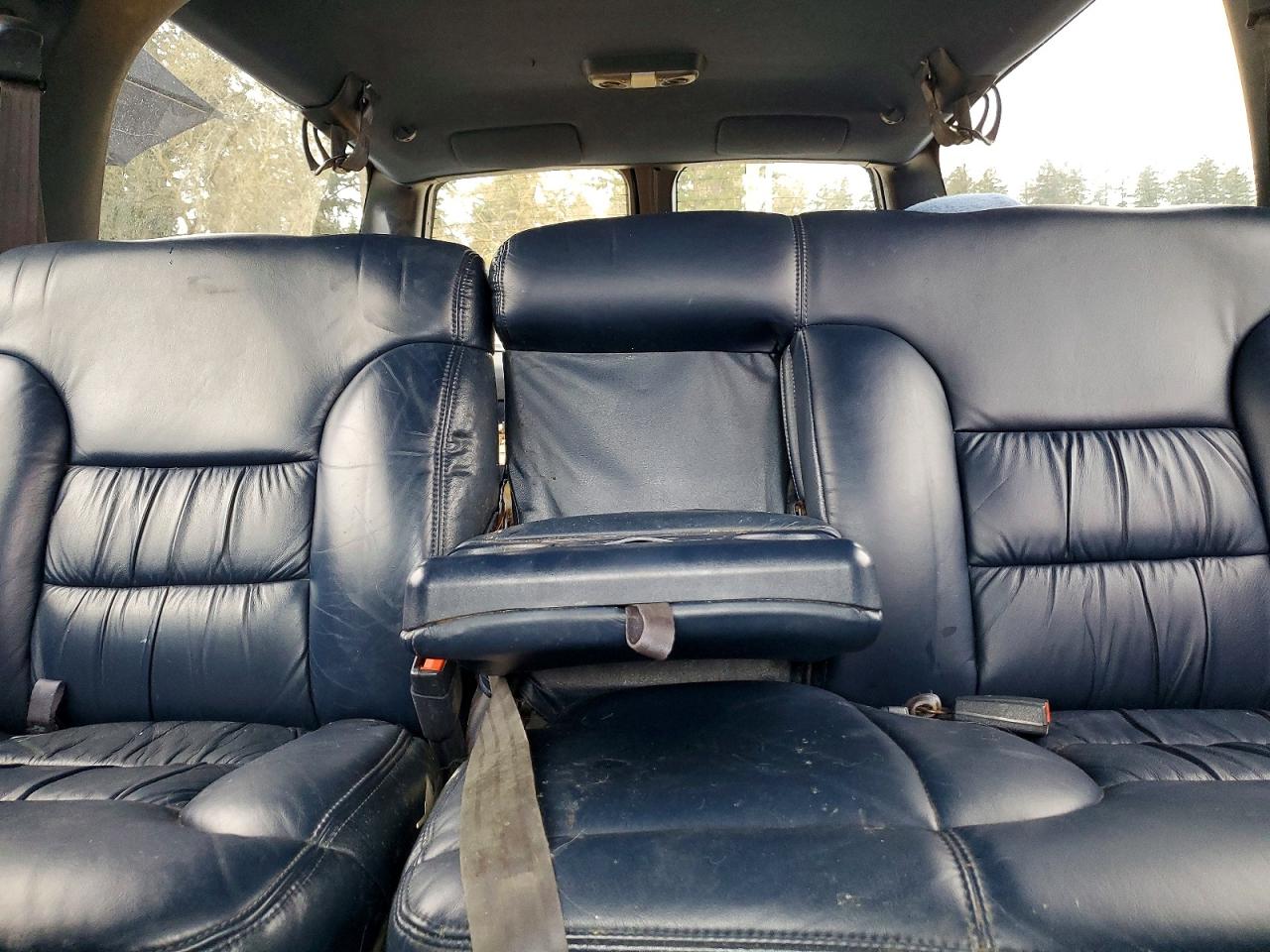 1998 Chevrolet Suburban K1500 Blue vin: 3GNFK16R2WG150977