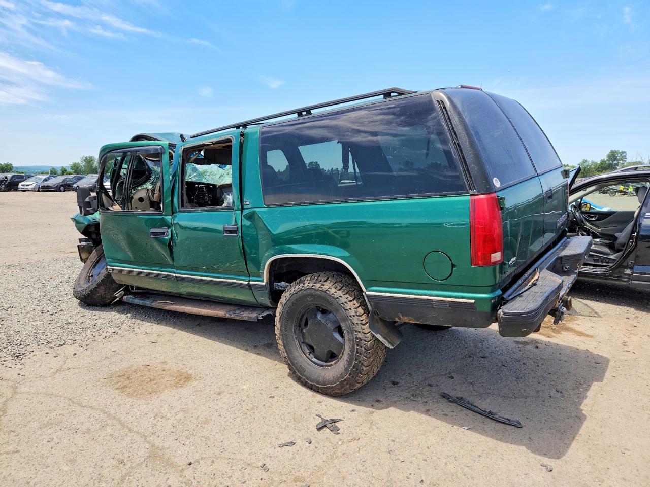 1999 Chevrolet Suburban K1500 Зеленый vin: 3GNFK16R2XG199002