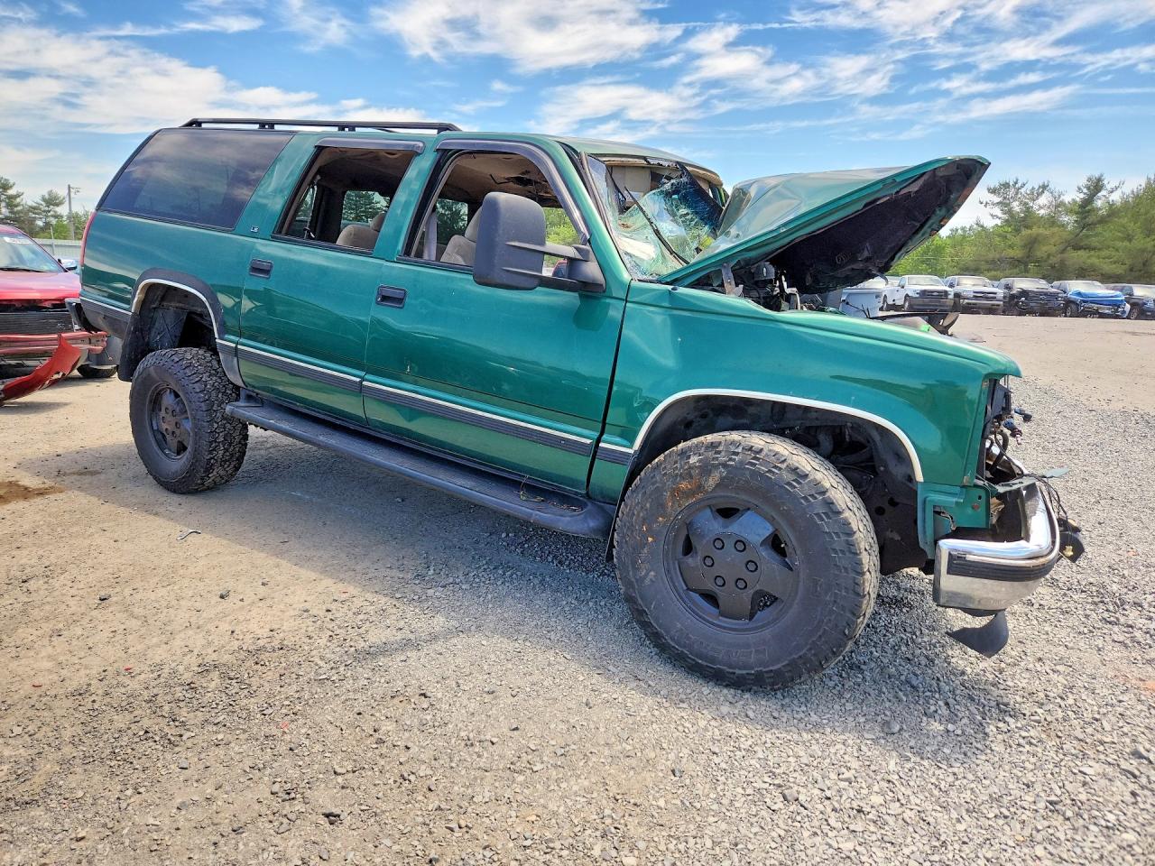 1999 Chevrolet Suburban K1500 Зеленый vin: 3GNFK16R2XG199002