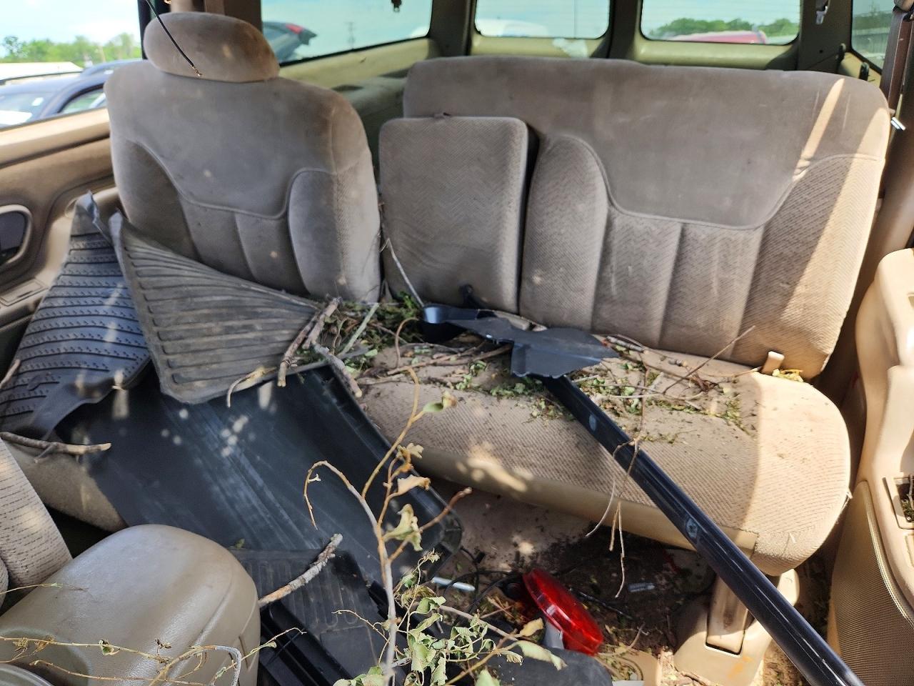 1999 Chevrolet Suburban K1500 Зеленый vin: 3GNFK16R2XG199002