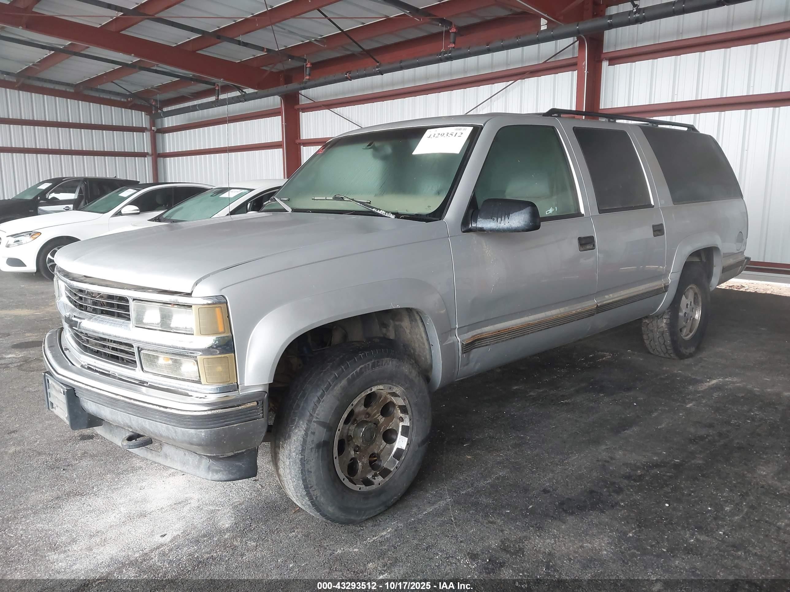 1997 Chevrolet Suburban 1500   Серебряный vin: 3GNFK16R3VG162229