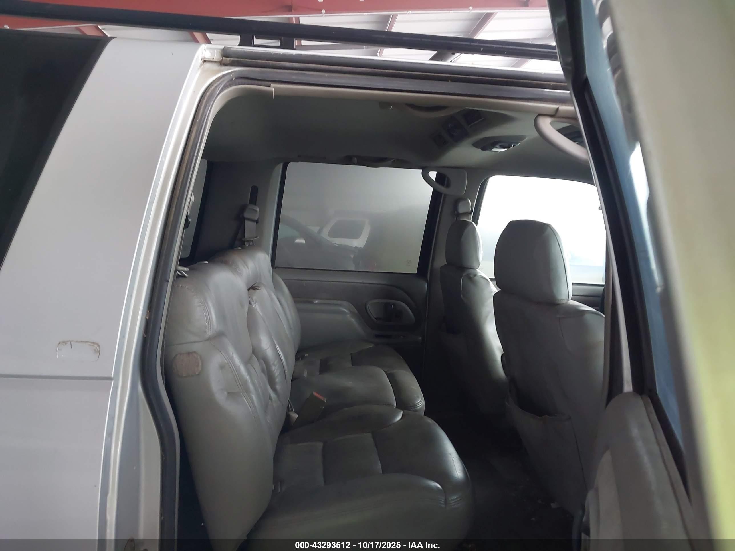 1997 Chevrolet Suburban 1500   Серебряный vin: 3GNFK16R3VG162229