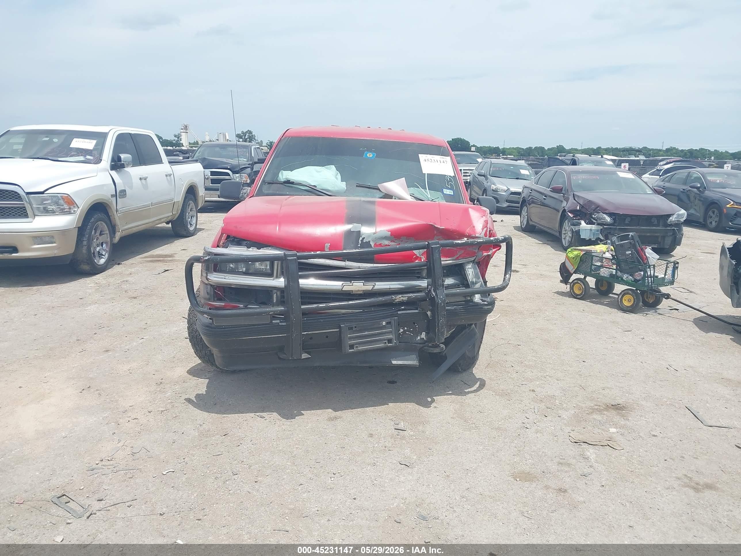1998 Chevrolet Suburban 1500   Red vin: 3GNFK16R4WG149880
