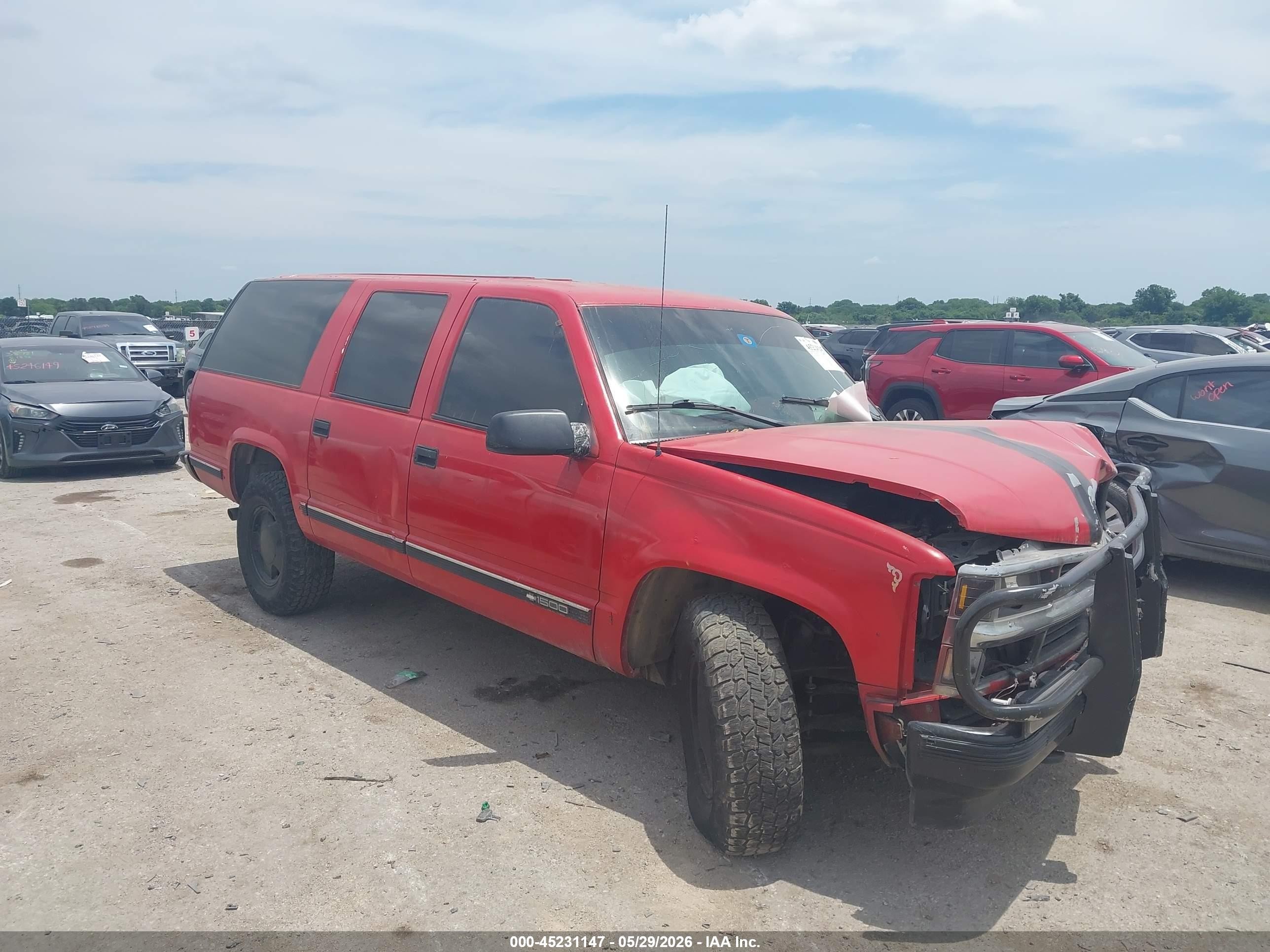 1998 Chevrolet Suburban 1500   Red vin: 3GNFK16R4WG149880