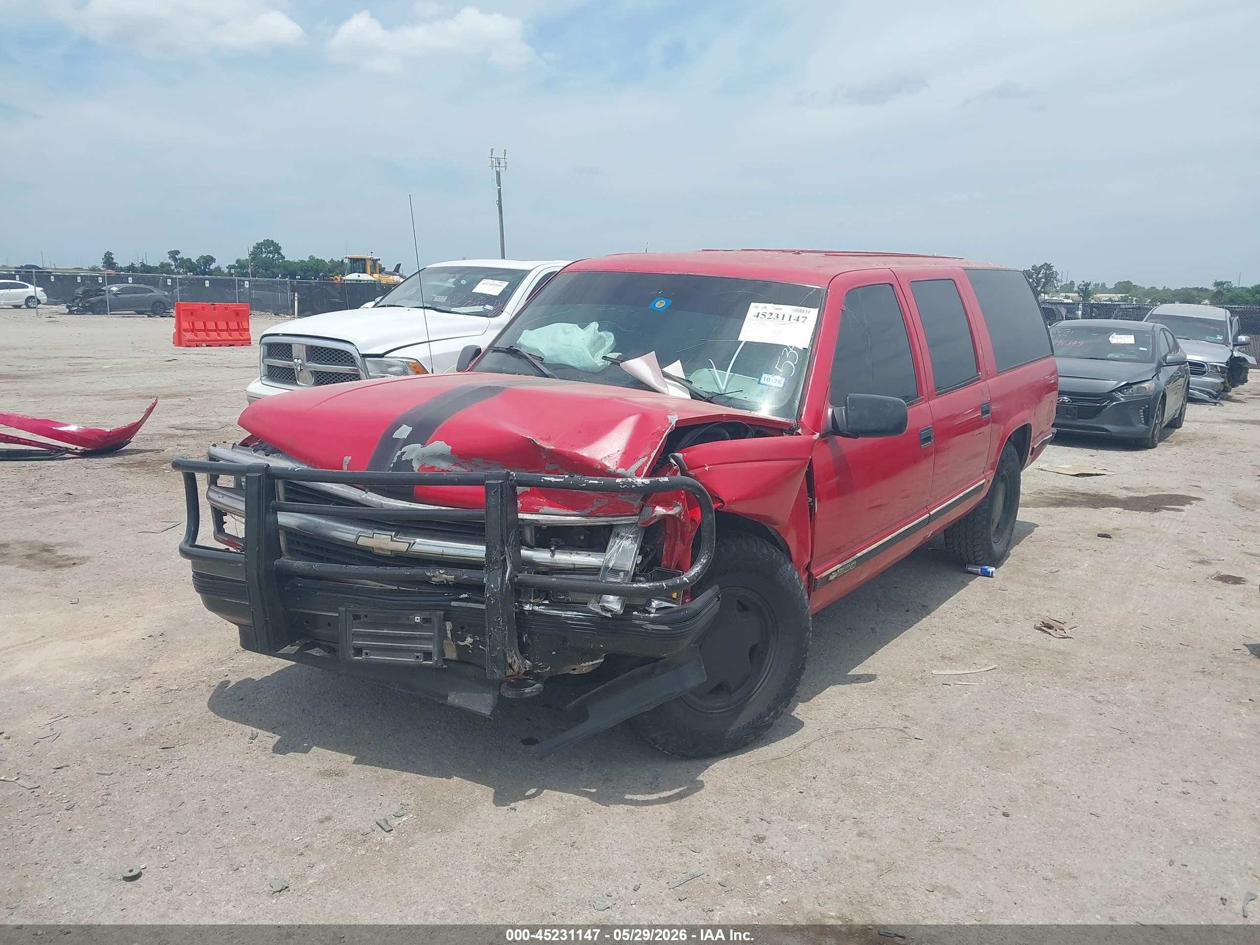 1998 Chevrolet Suburban 1500   Red vin: 3GNFK16R4WG149880
