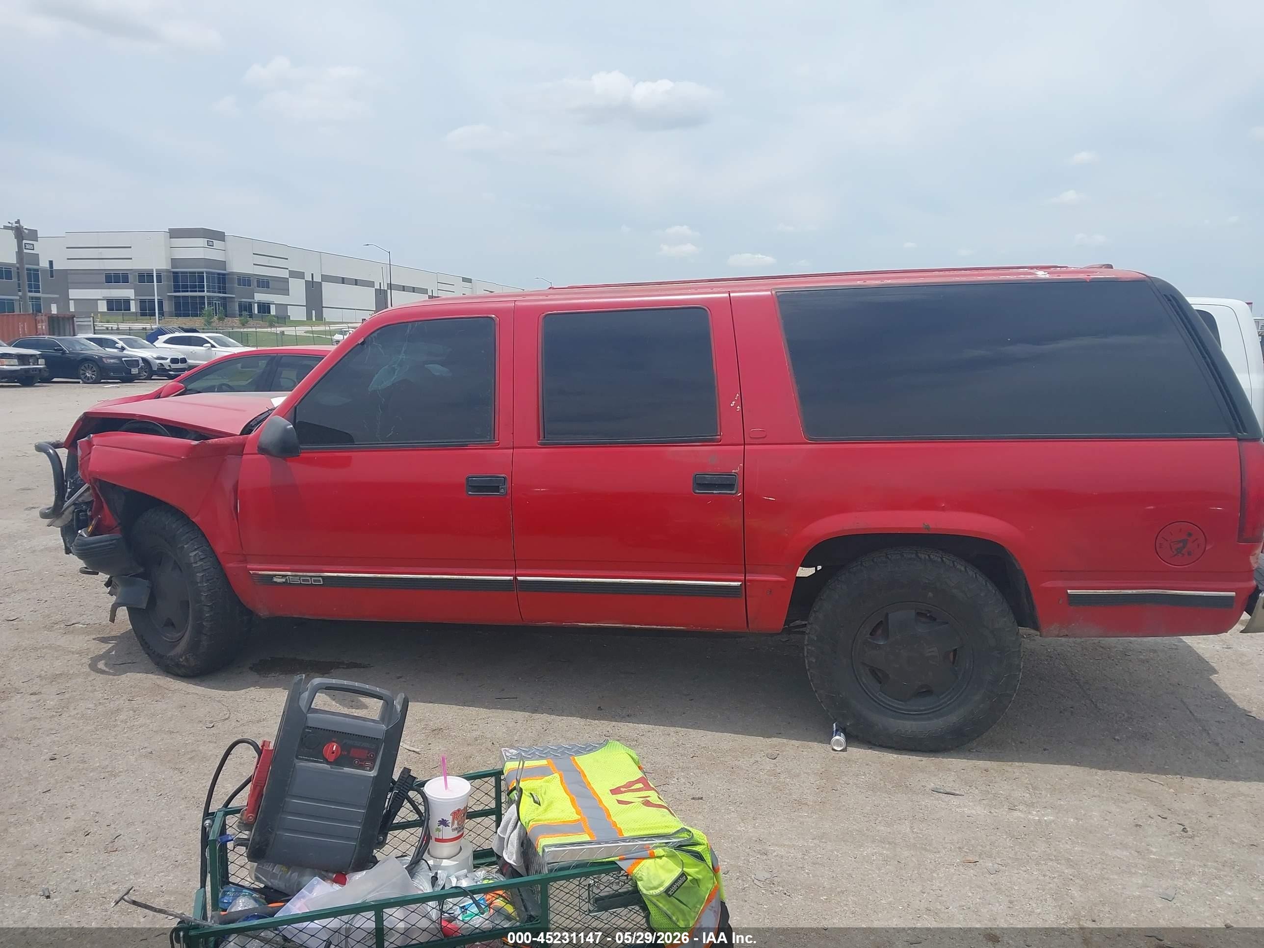 1998 Chevrolet Suburban 1500   Red vin: 3GNFK16R4WG149880