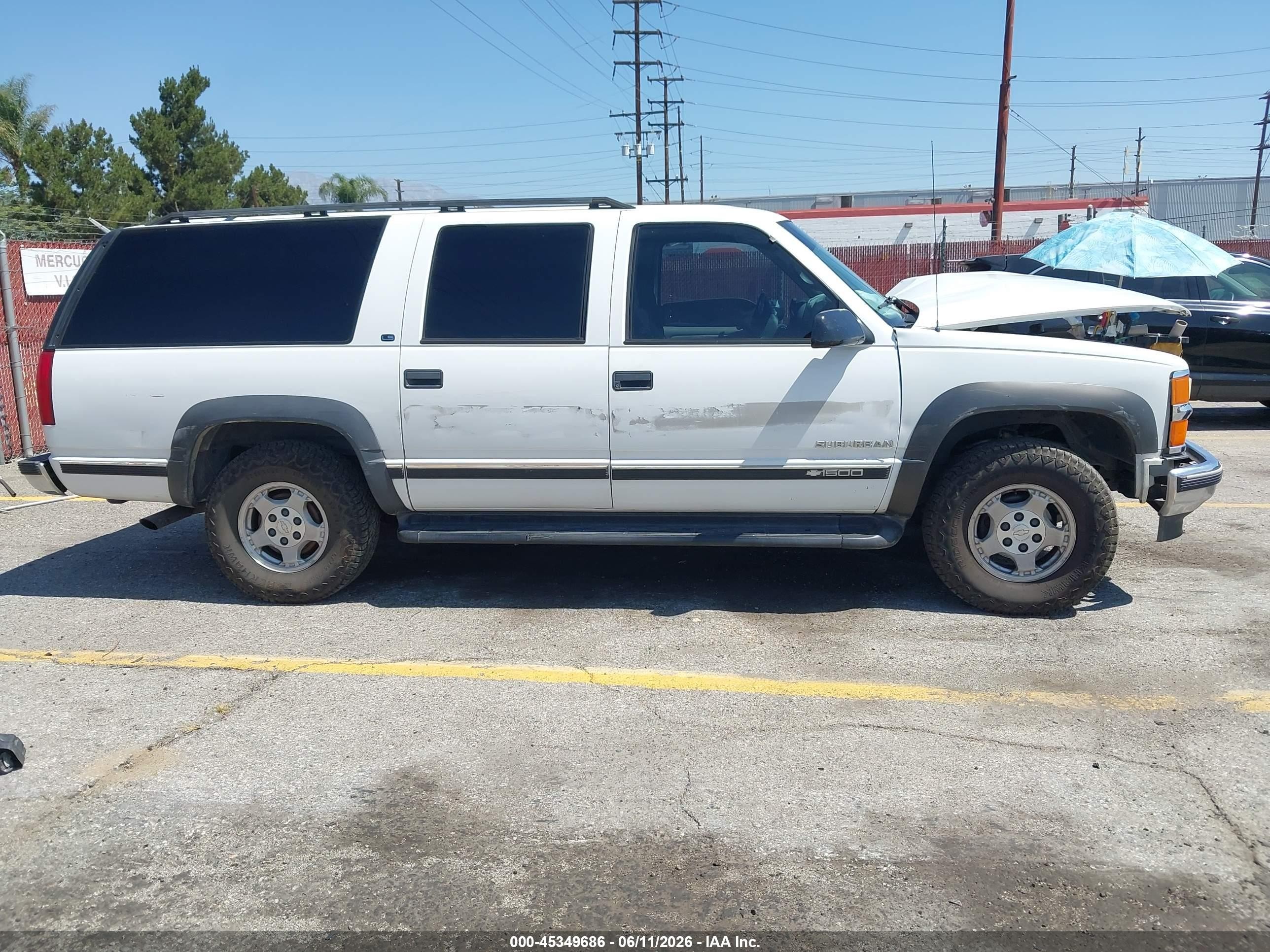1999 Chevrolet Suburban Lt White vin: 3GNFK16R4XG109204
