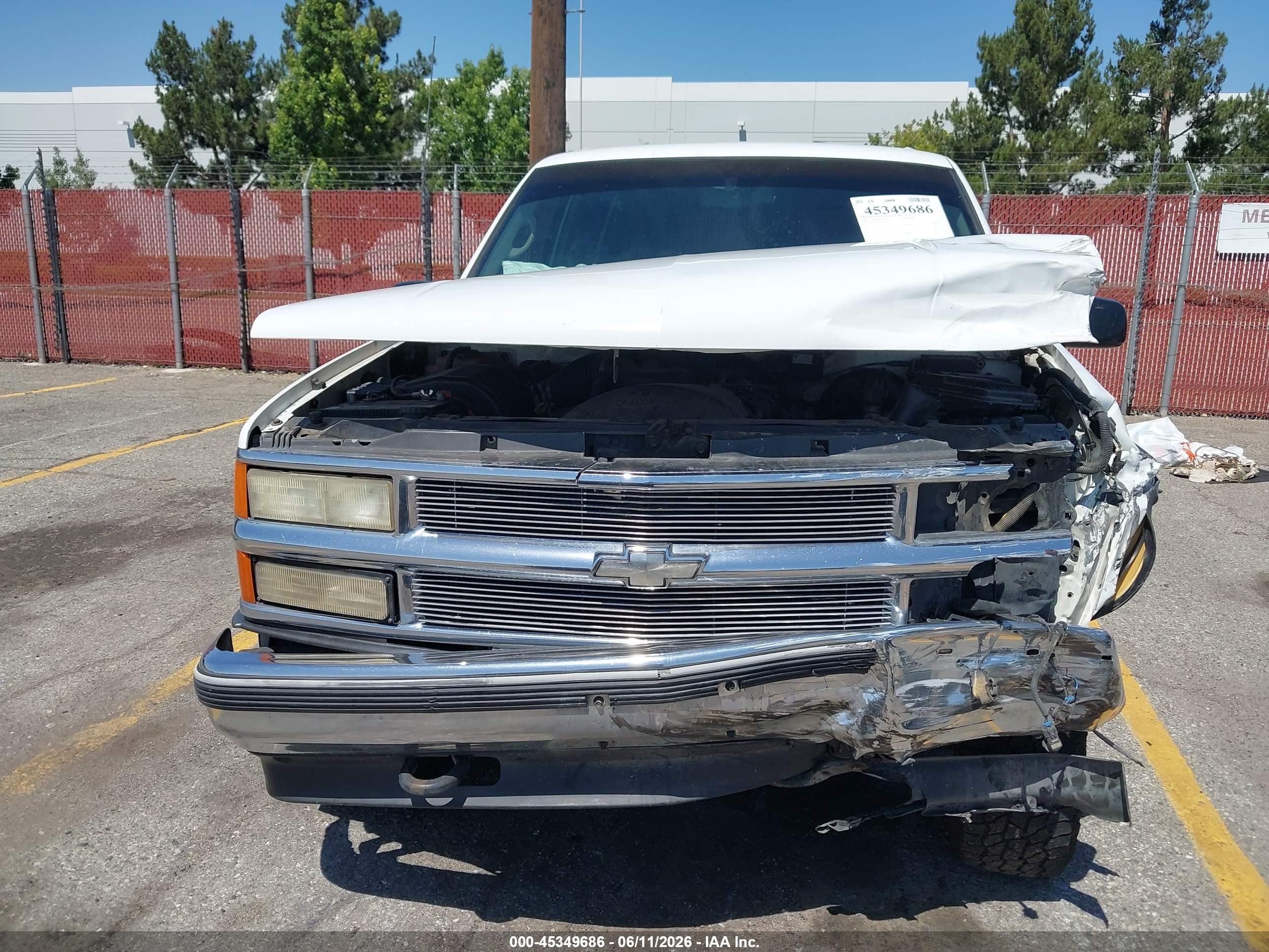 1999 Chevrolet Suburban Lt White vin: 3GNFK16R4XG109204