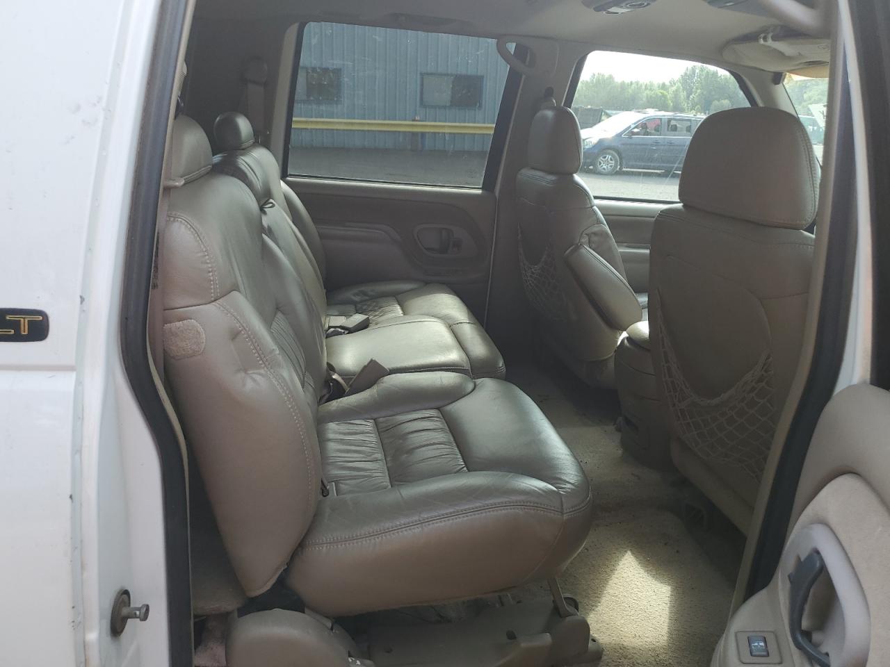 1997 Chevrolet Suburban K1500 White vin: 3GNFK16R5VG153385