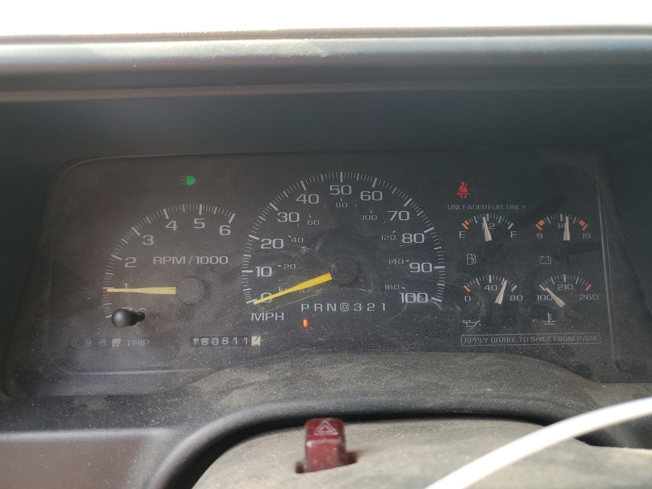1997 Chevrolet Suburban K1500 White vin: 3GNFK16R5VG153385