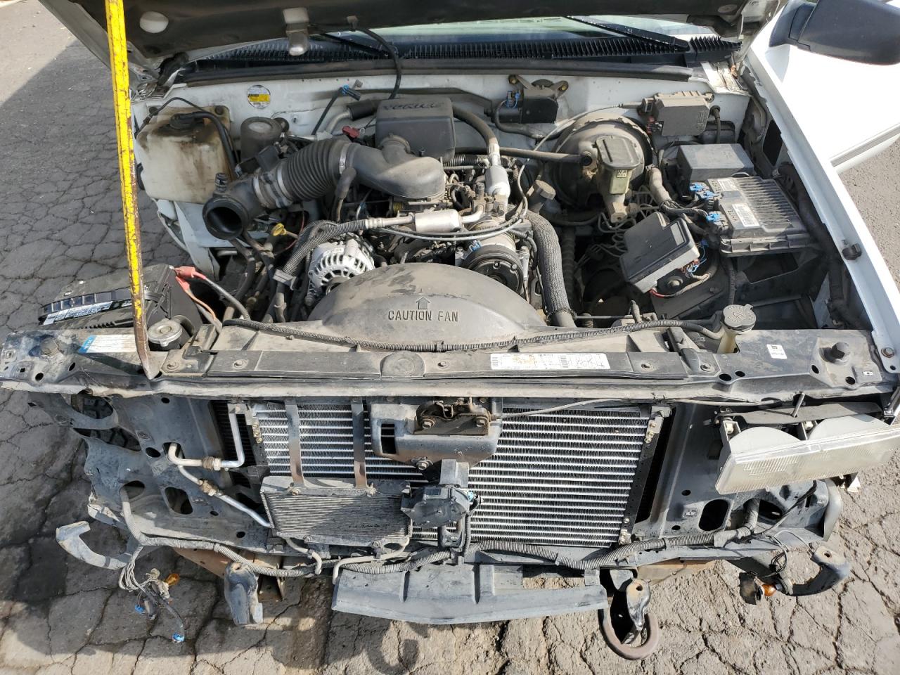 1997 Chevrolet Suburban K1500 White vin: 3GNFK16R5VG153385