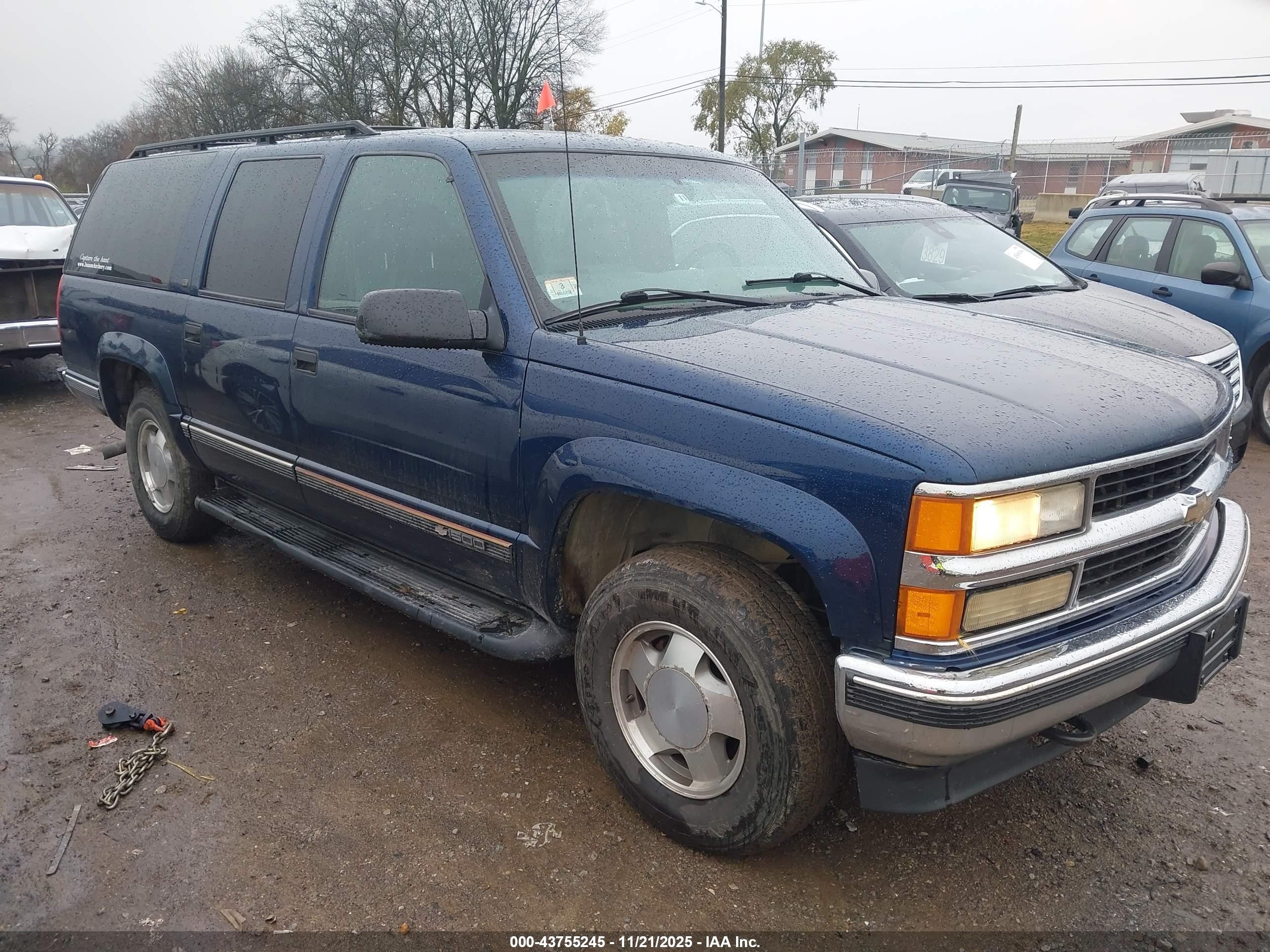 1997 Chevrolet Suburban 1500   Blue vin: 3GNFK16R5VG189156