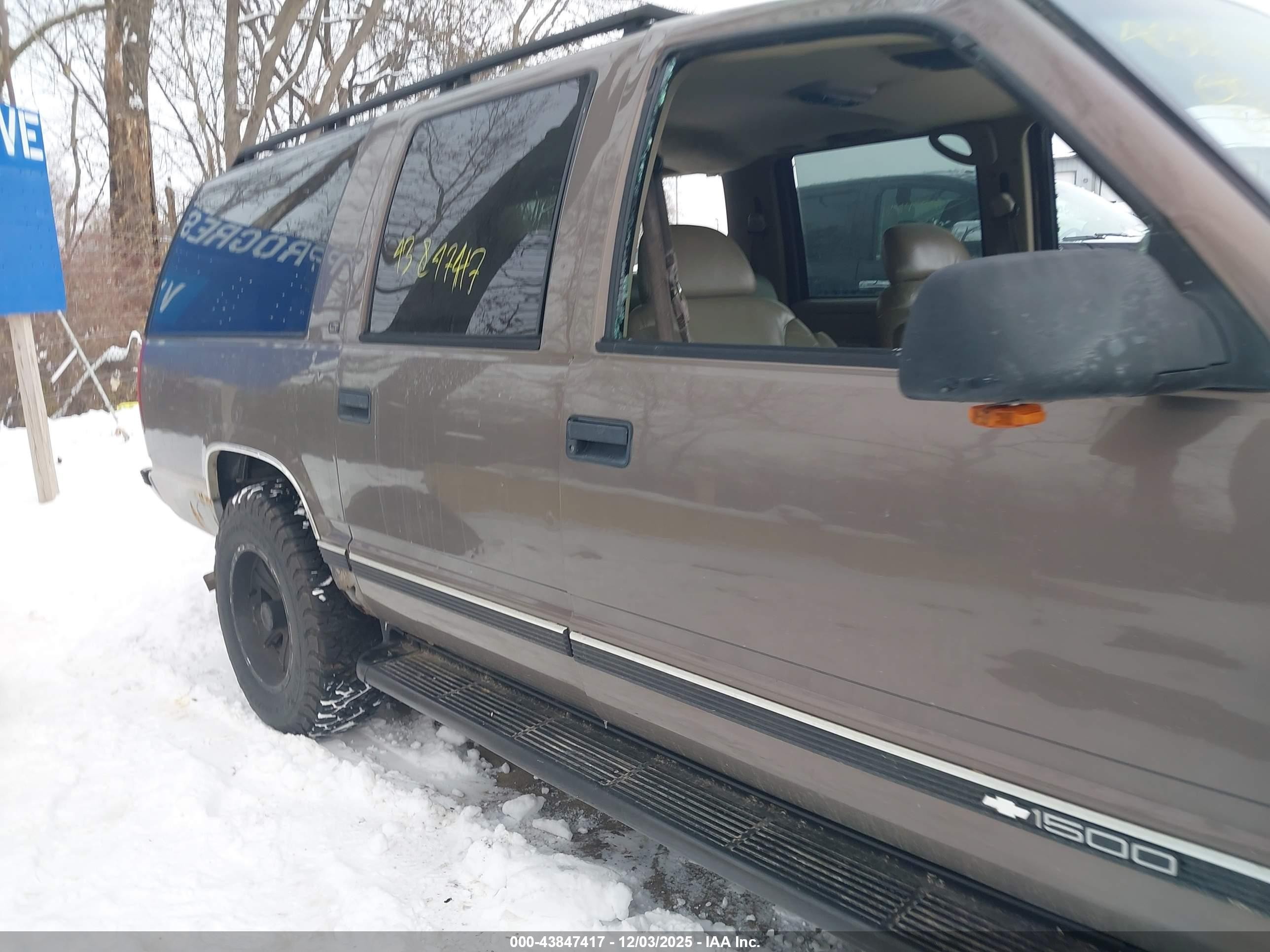 1997 Chevrolet Suburban 1500   Brown vin: 3GNFK16R5VG193532