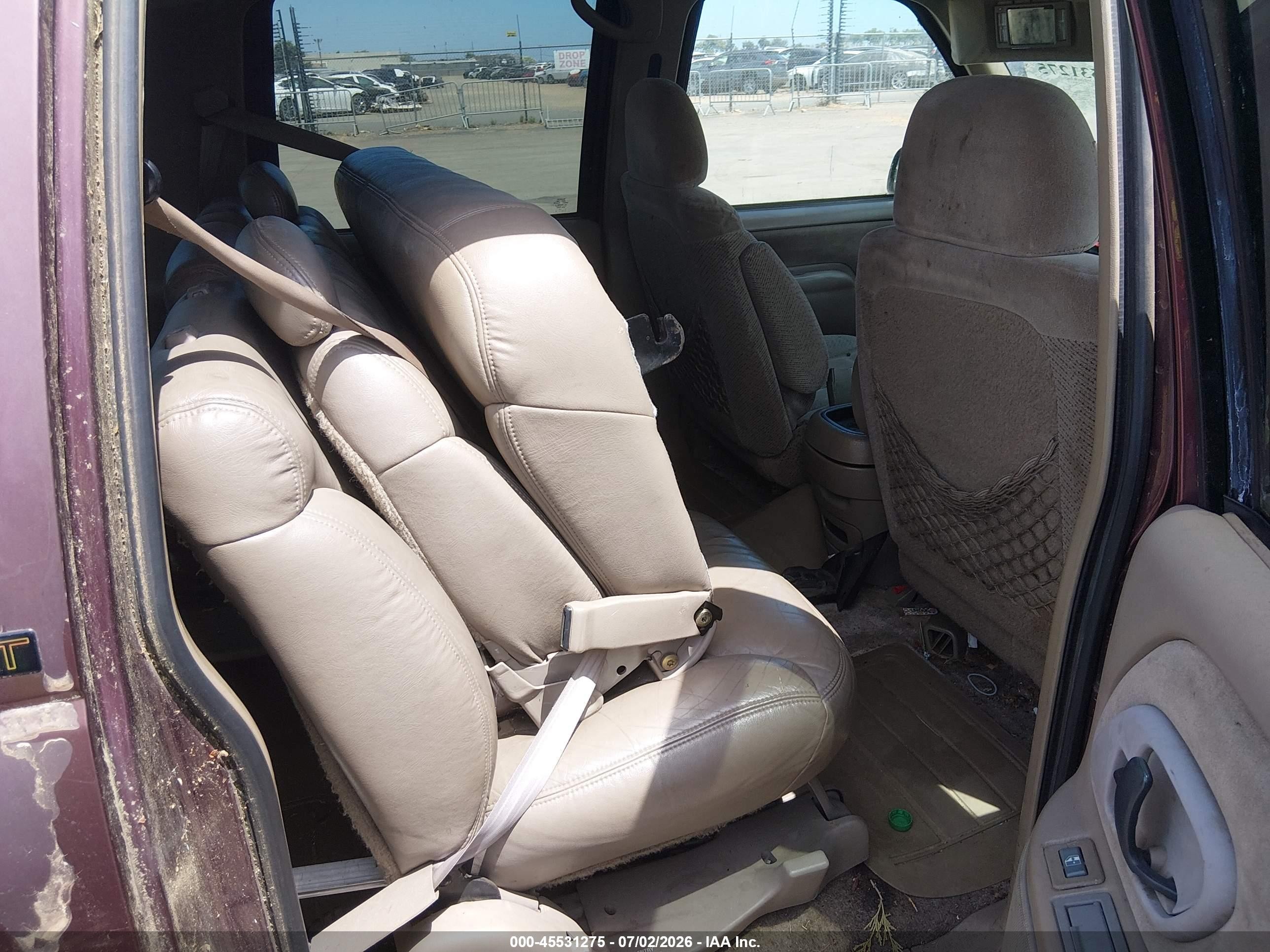 1996 Chevrolet Suburban K1500 Red vin: 3GNFK16R6TG156258
