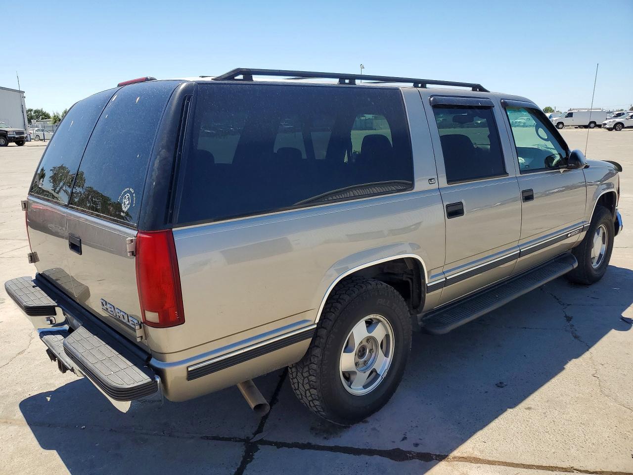 1999 Chevrolet Suburban K1500 Silver vin: 3GNFK16R6XG105672