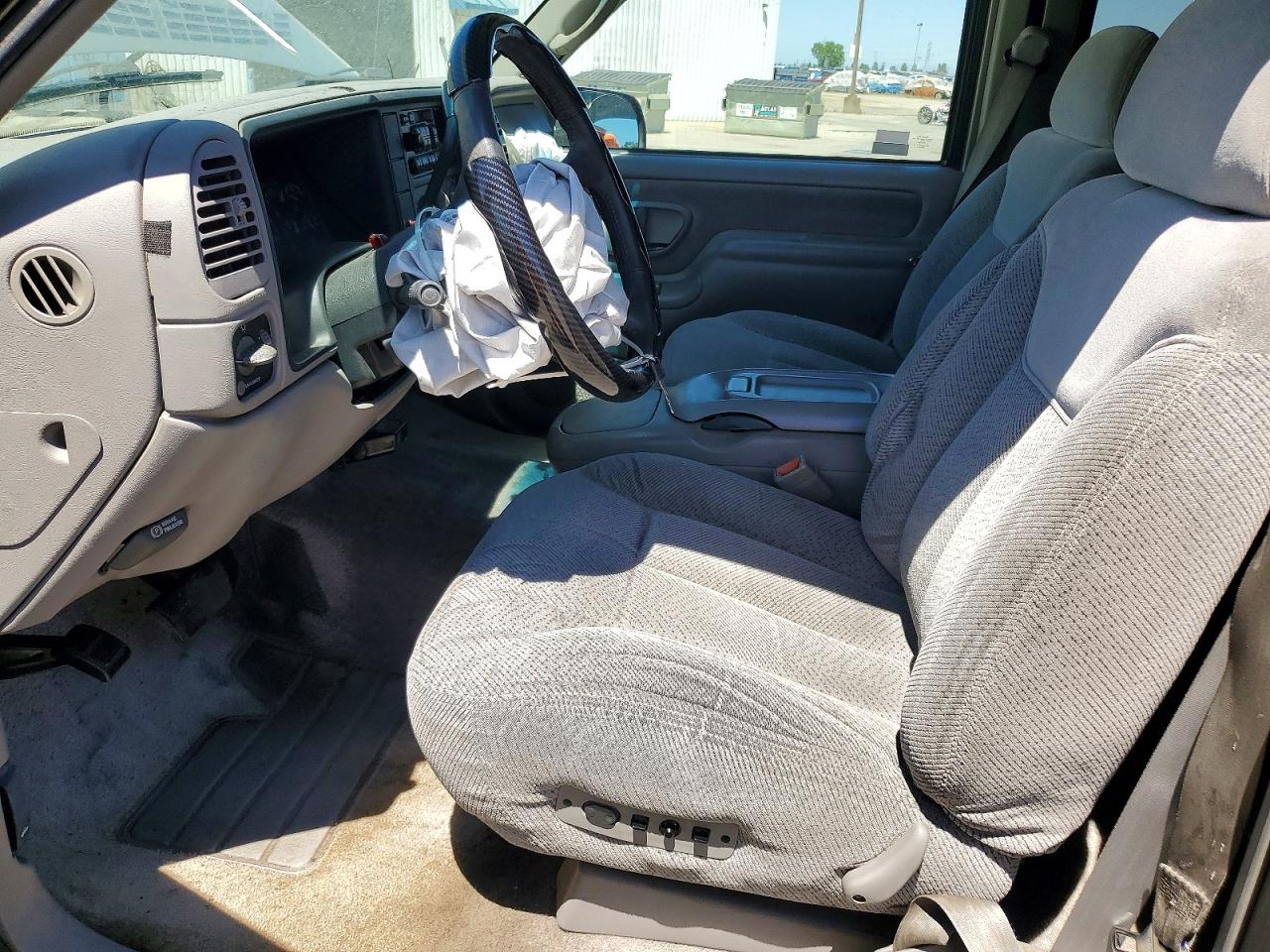 1999 Chevrolet Suburban K1500 Silver vin: 3GNFK16R6XG105672