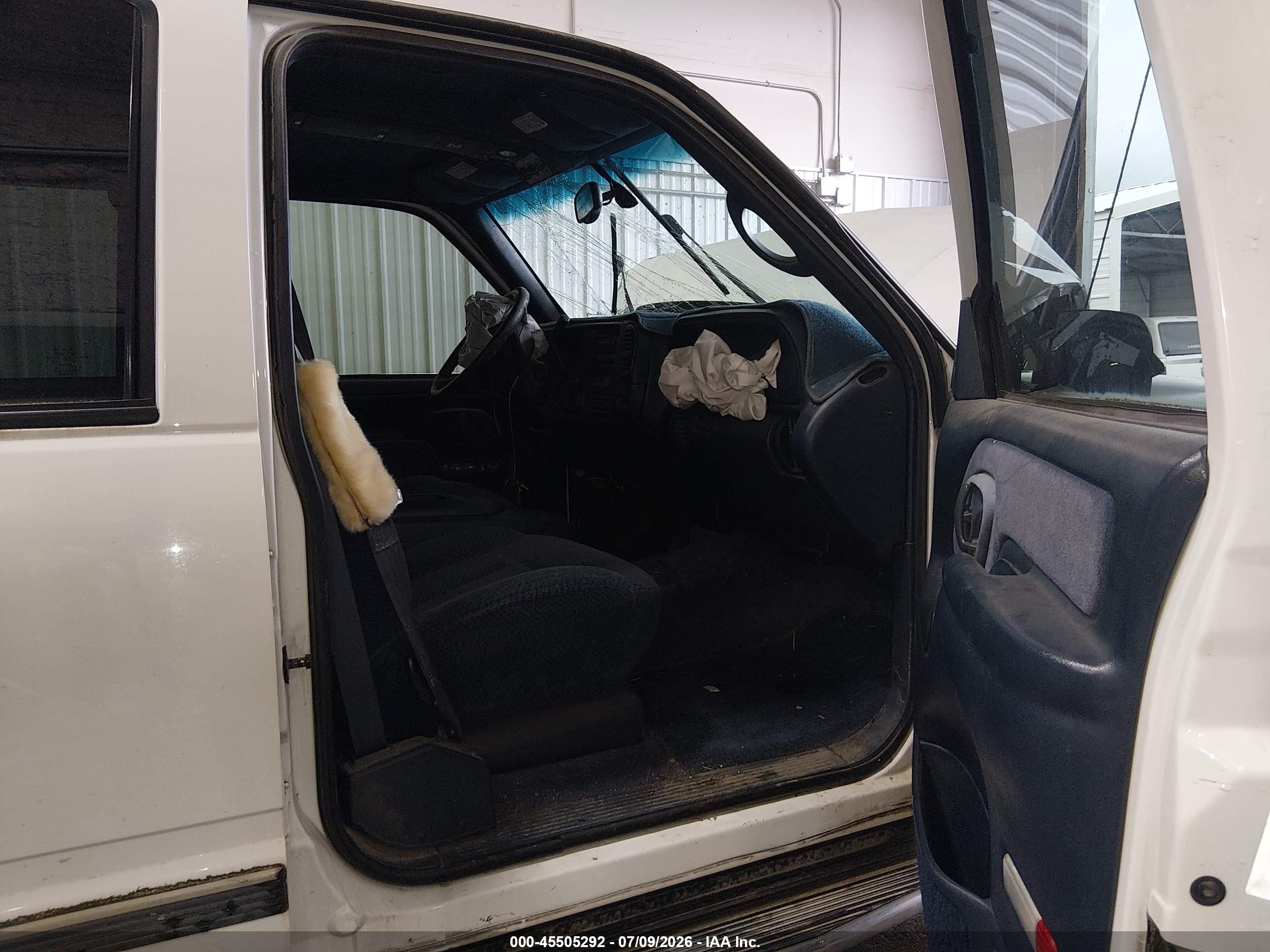 1999 Chevrolet Suburban Lt White vin: 3GNFK16R6XG247309