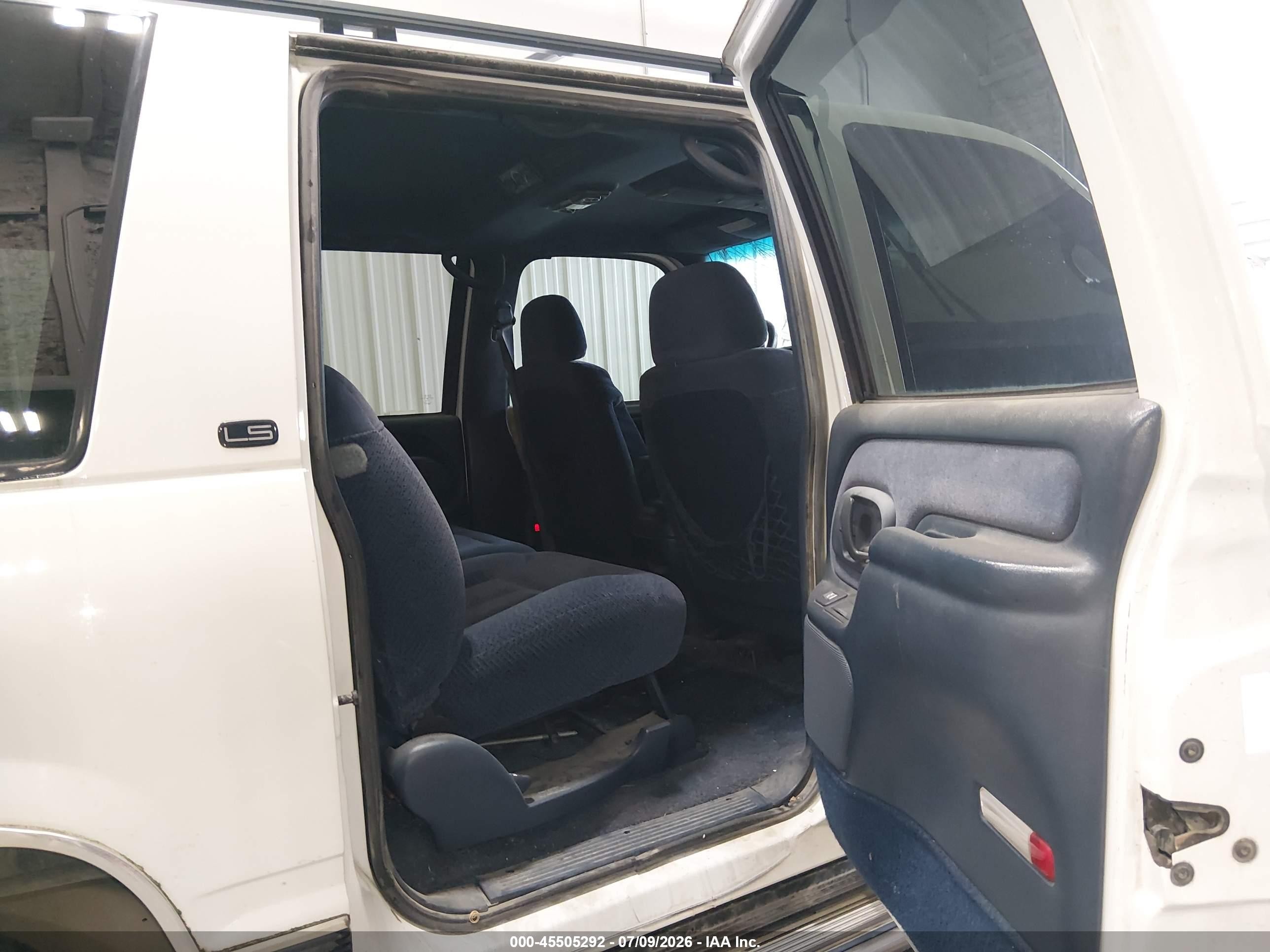 1999 Chevrolet Suburban Lt White vin: 3GNFK16R6XG247309