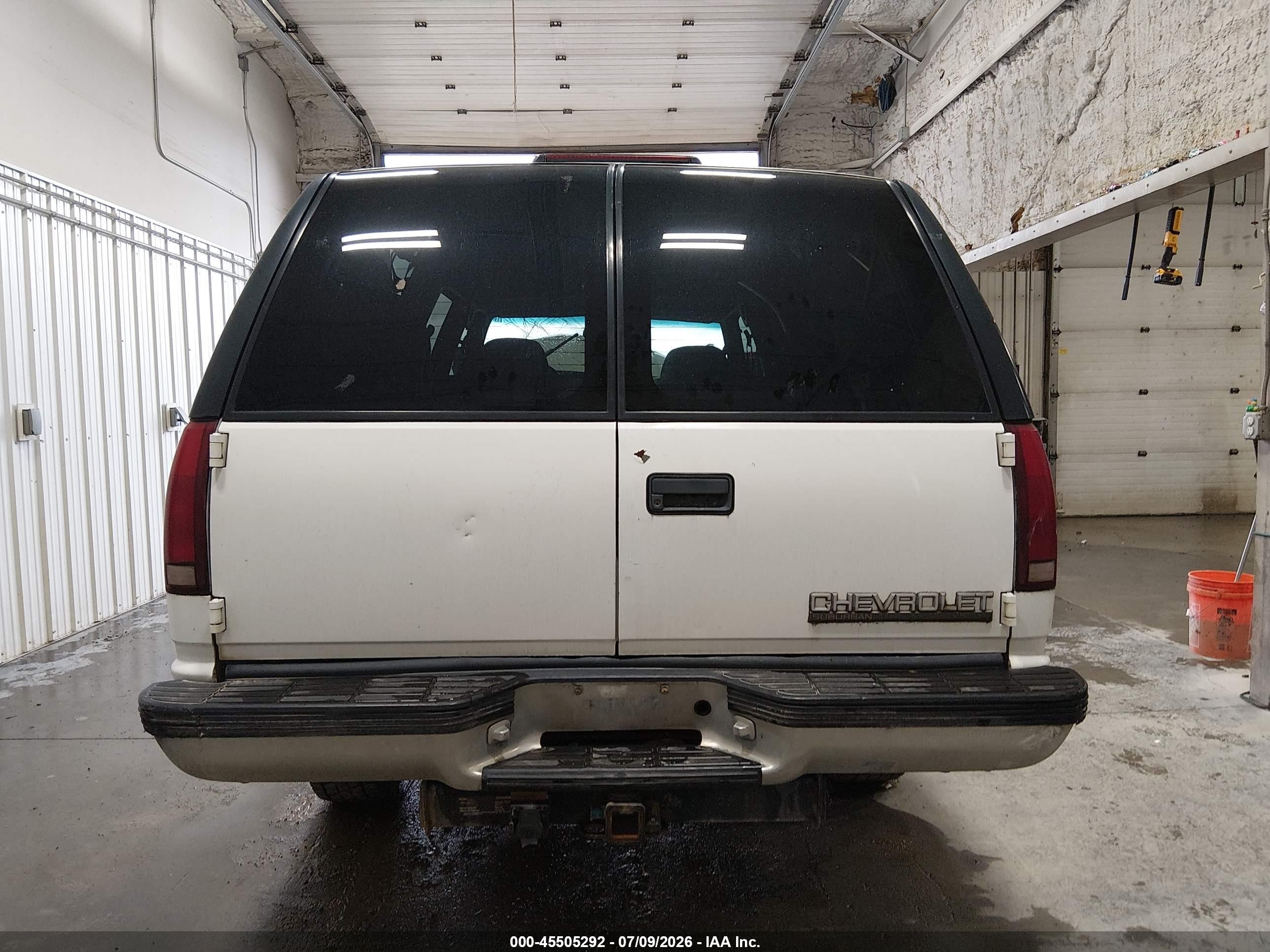 1999 Chevrolet Suburban Lt White vin: 3GNFK16R6XG247309