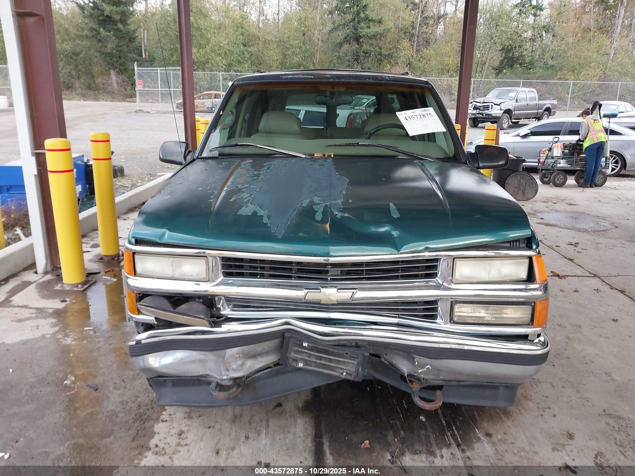 1997 Chevrolet Suburban 1500   Green vin: 3GNFK16R7VG122025