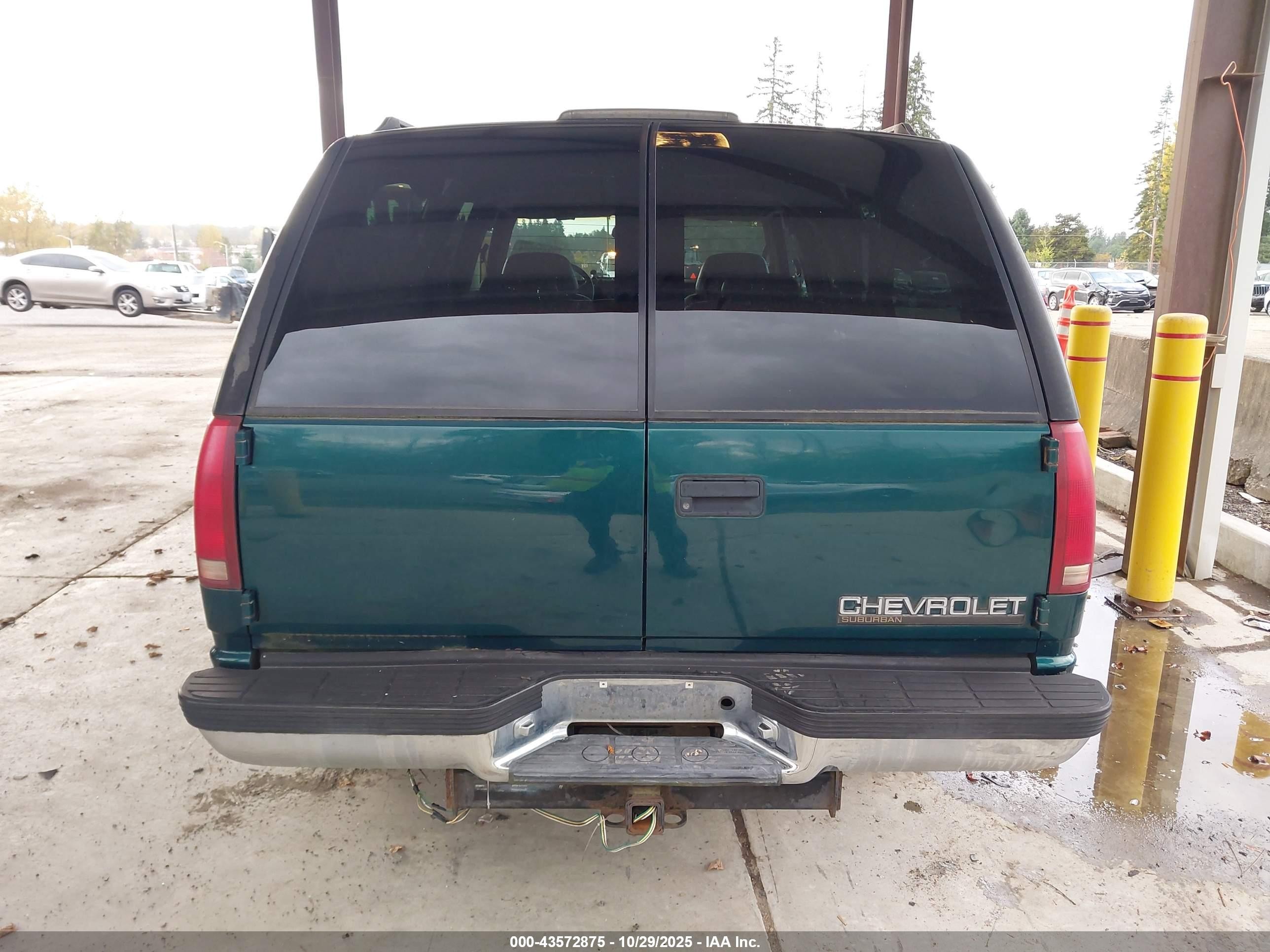 1997 Chevrolet Suburban 1500   Green vin: 3GNFK16R7VG122025