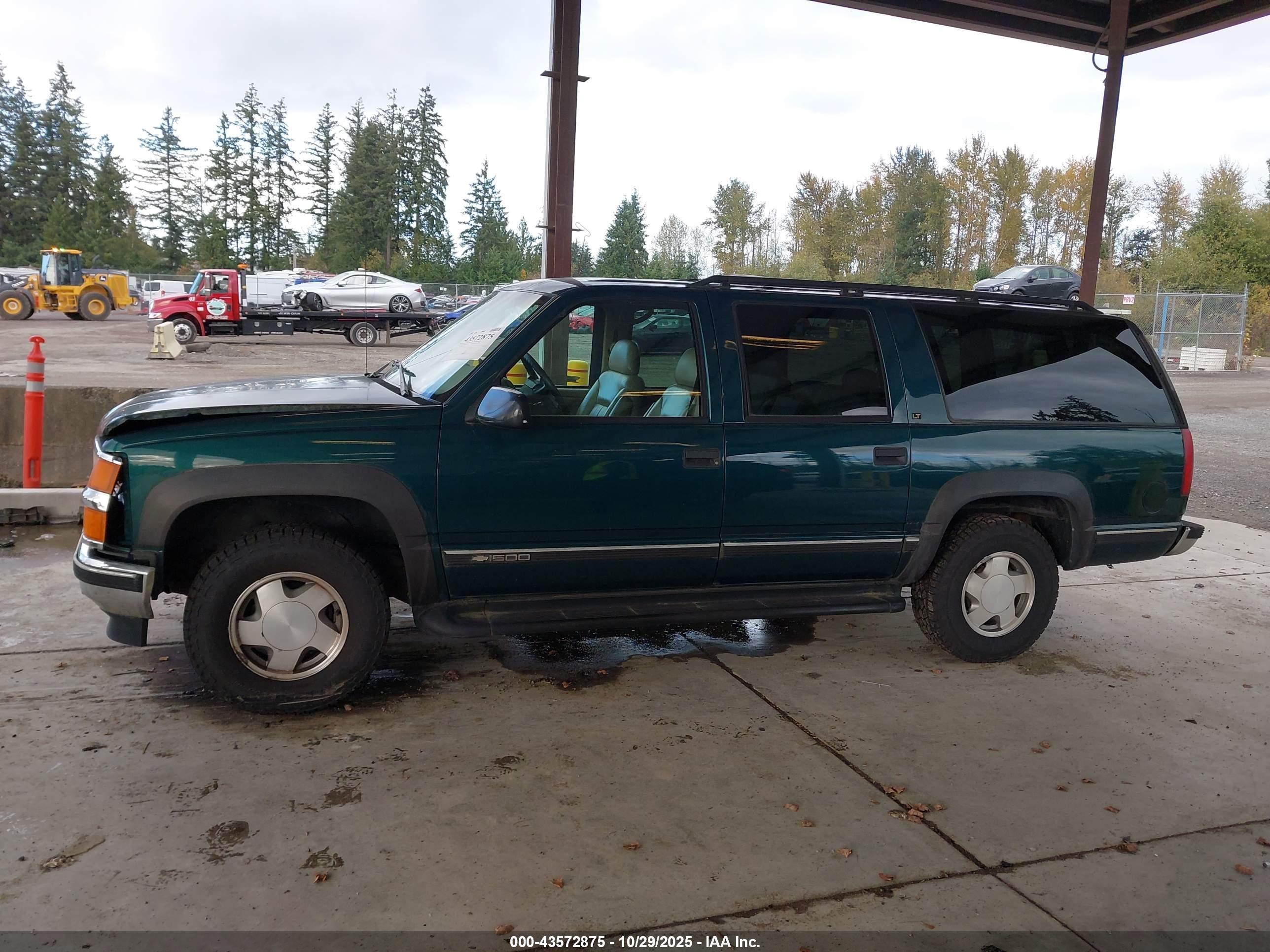 1997 Chevrolet Suburban 1500   Green vin: 3GNFK16R7VG122025