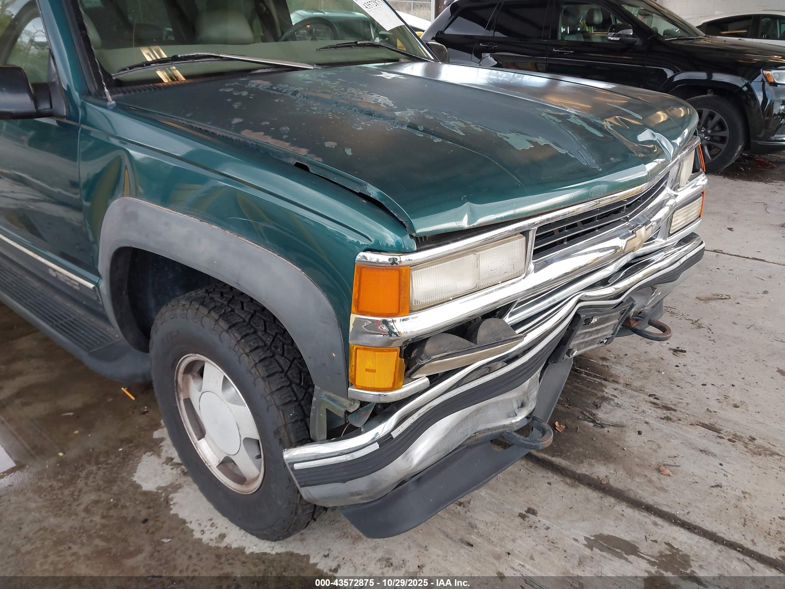 1997 Chevrolet Suburban 1500   Green vin: 3GNFK16R7VG122025