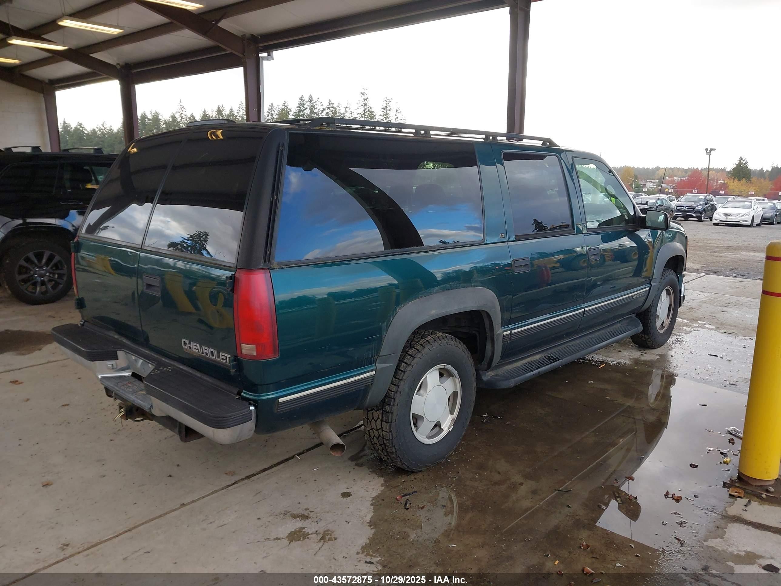 1997 Chevrolet Suburban 1500   Green vin: 3GNFK16R7VG122025