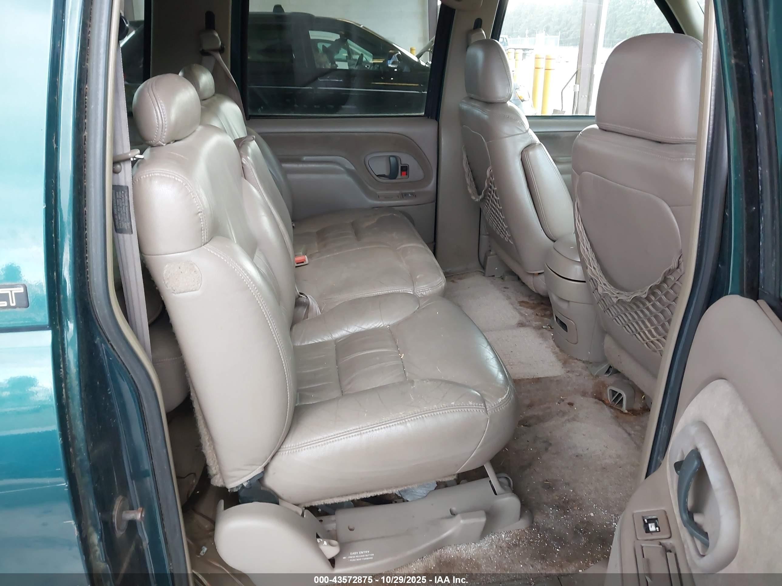 1997 Chevrolet Suburban 1500   Green vin: 3GNFK16R7VG122025