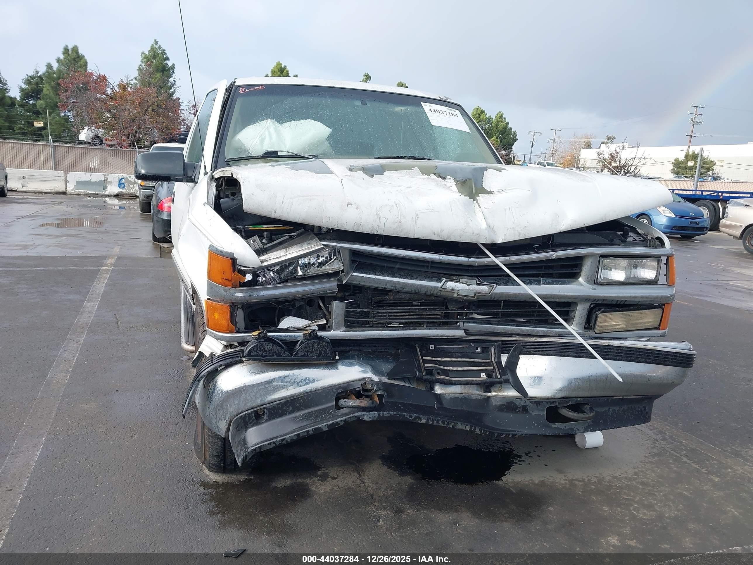 1997 Chevrolet Suburban 1500   White vin: 3GNFK16R7VG129024