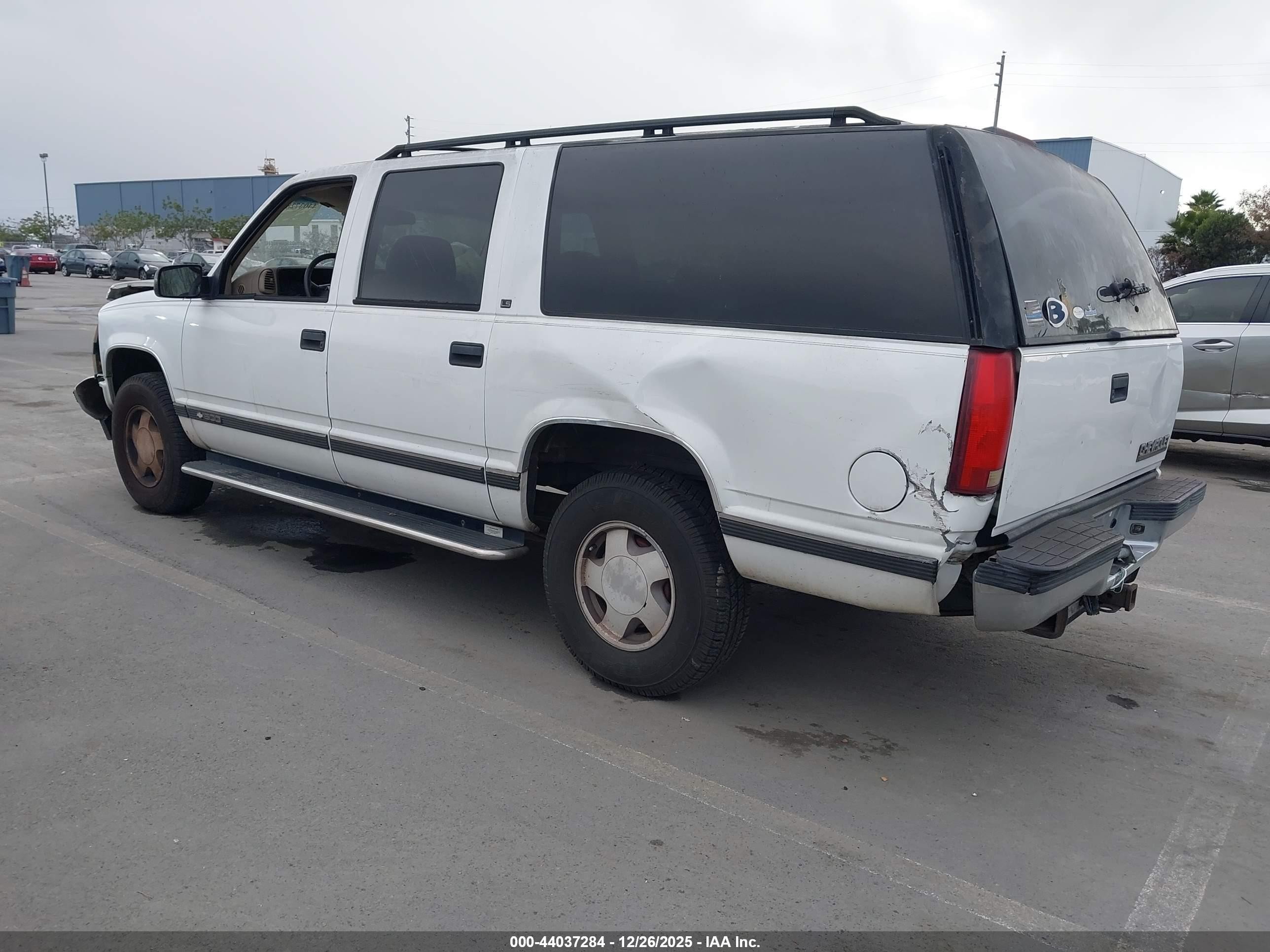 1997 Chevrolet Suburban 1500   White vin: 3GNFK16R7VG129024