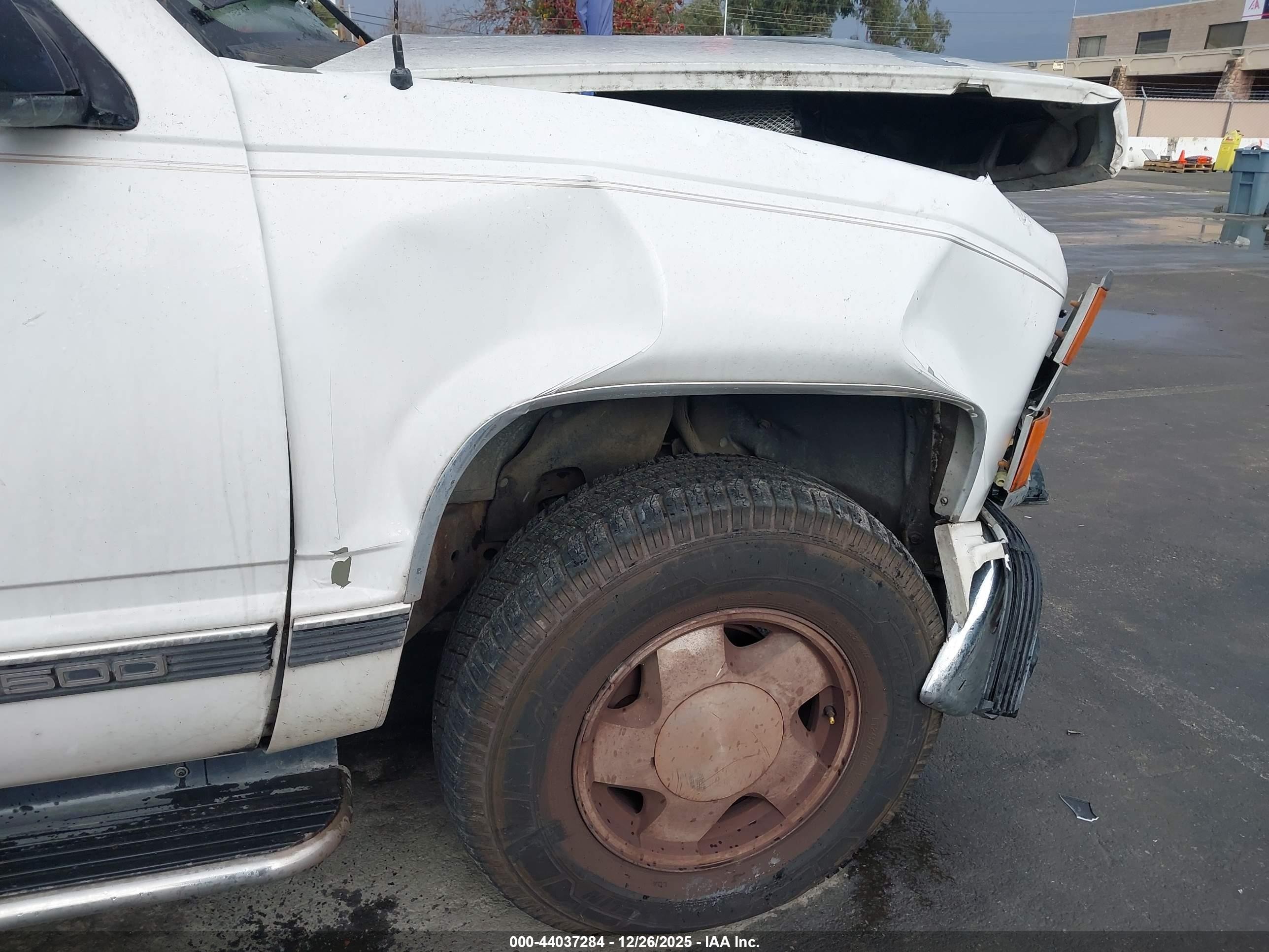 1997 Chevrolet Suburban 1500   White vin: 3GNFK16R7VG129024
