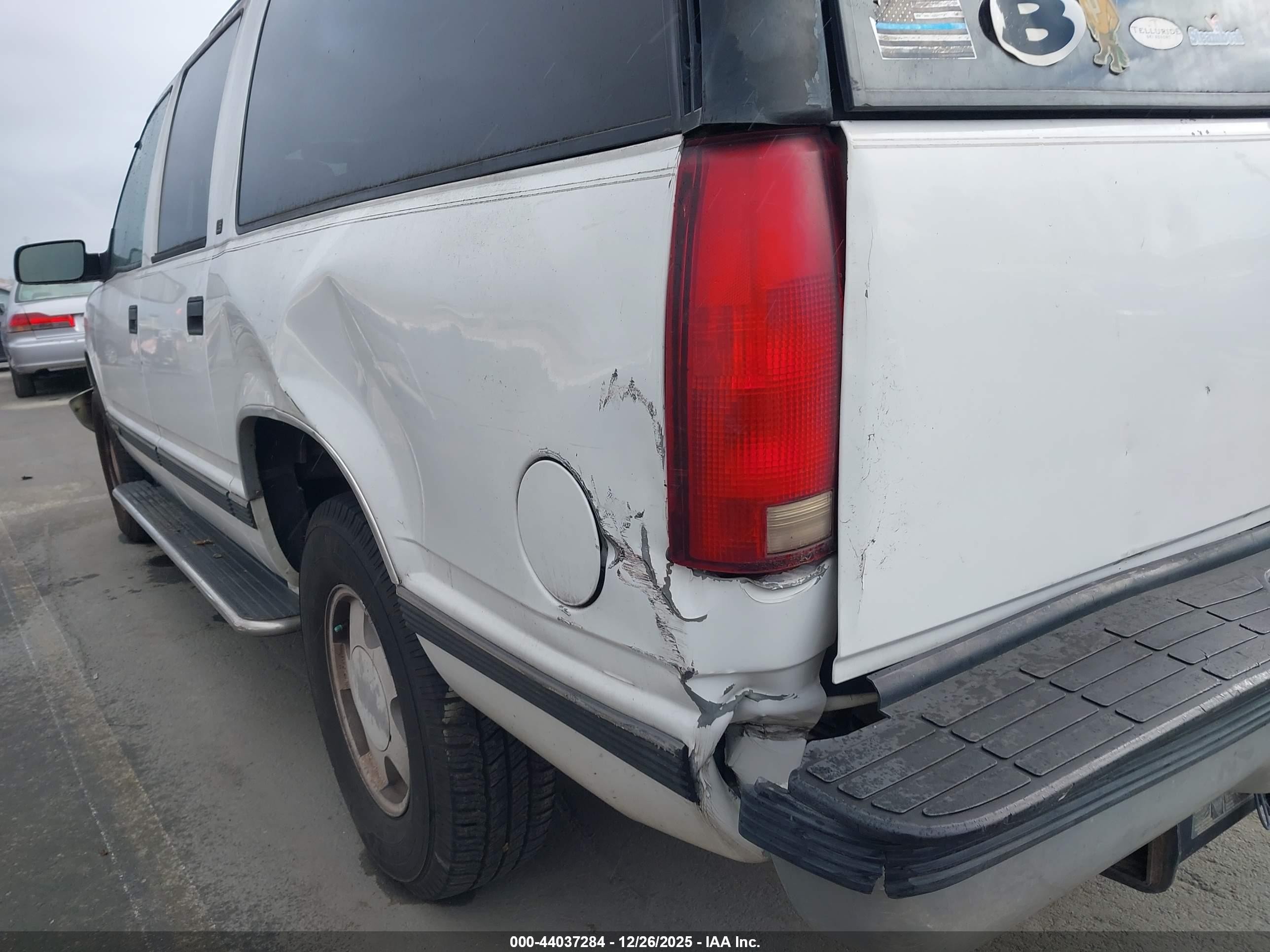 1997 Chevrolet Suburban 1500   White vin: 3GNFK16R7VG129024