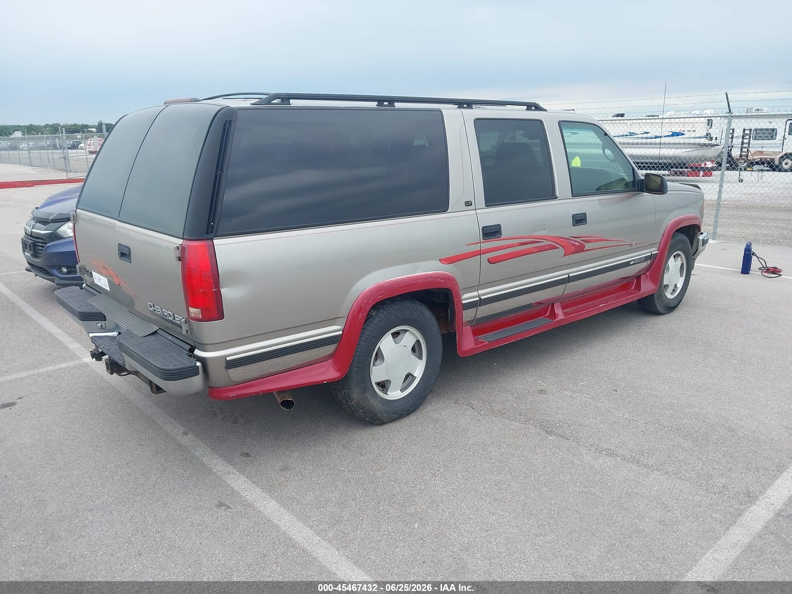 1999 Chevrolet Suburban Lt Желто-коричневый vin: 3GNFK16R7XG189159